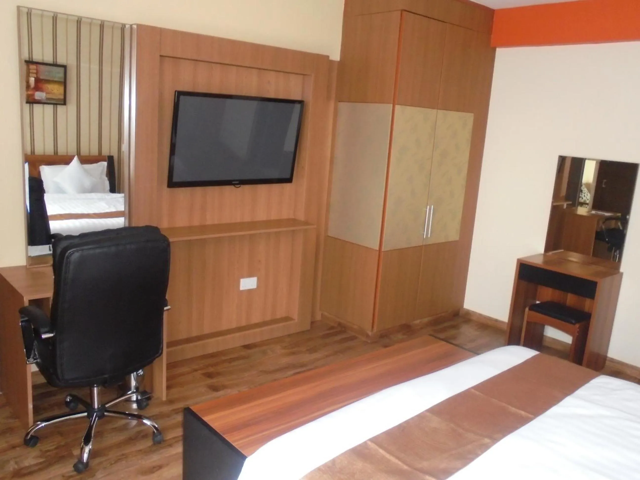 TV and multimedia, Bed in We Hotel and Suites