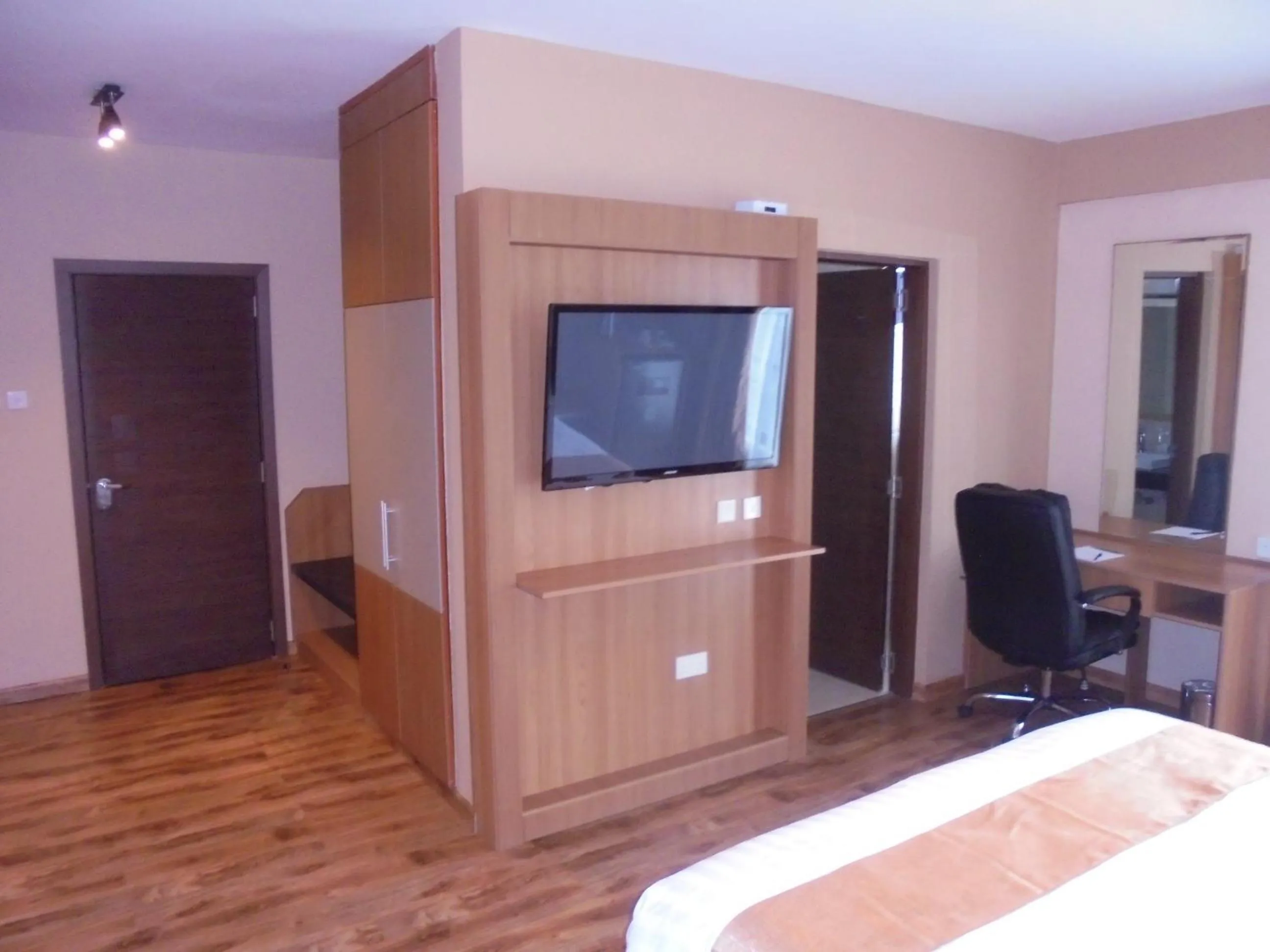 TV and multimedia, Bed in We Hotel and Suites