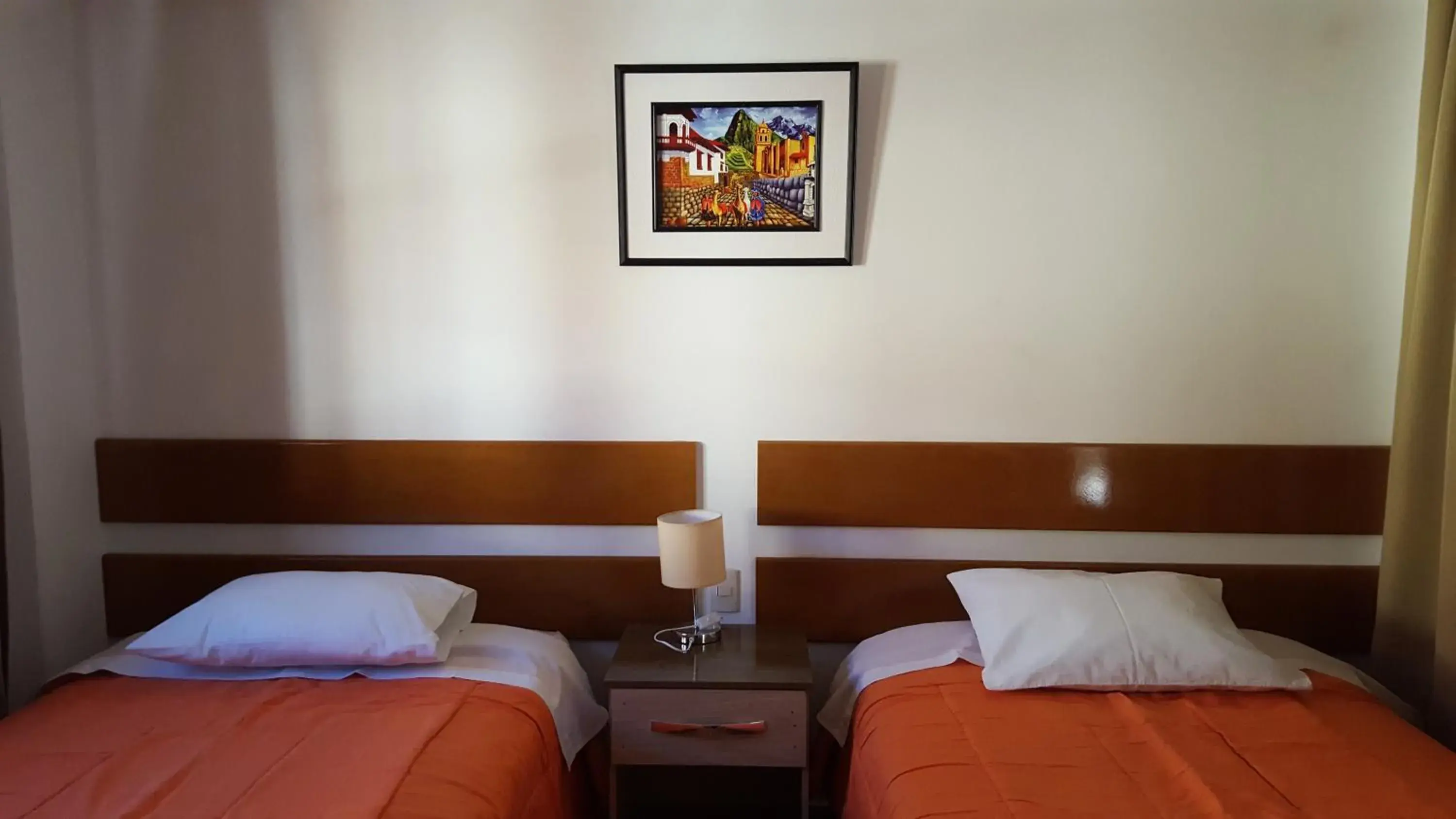 Twin Room with Private Bathroom in Tambo de Ollantay Hotel Twin Room with Private Bathroom in Tambo de Ollantay Hotel