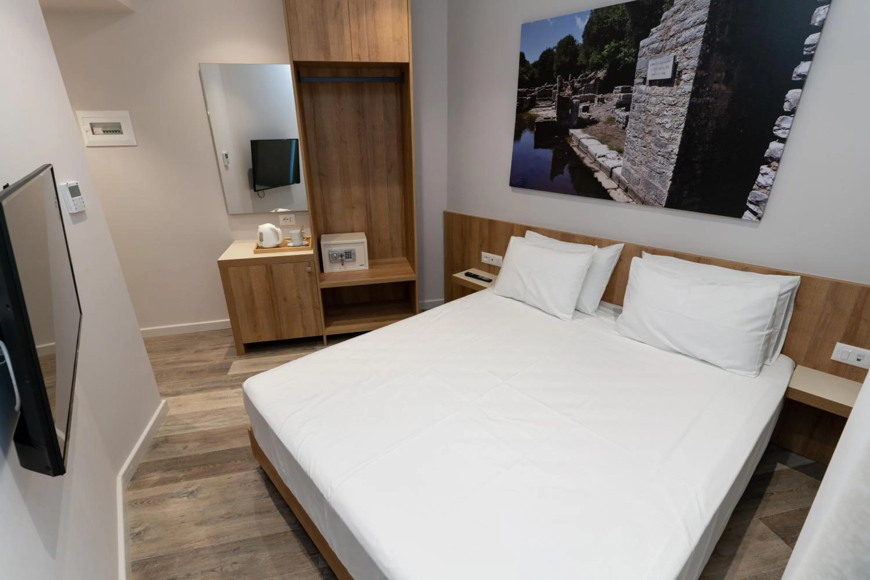 Photo of the whole room, Bed in Titania Hotel