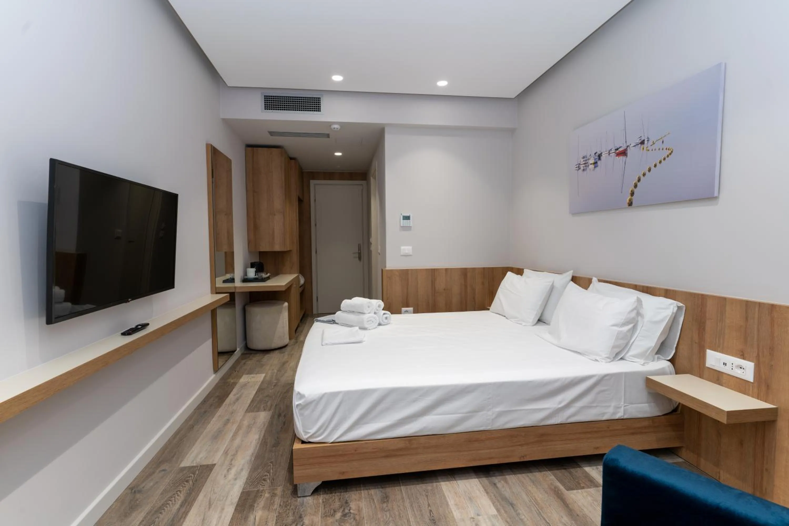 Photo of the whole room, Bed in Titania Hotel