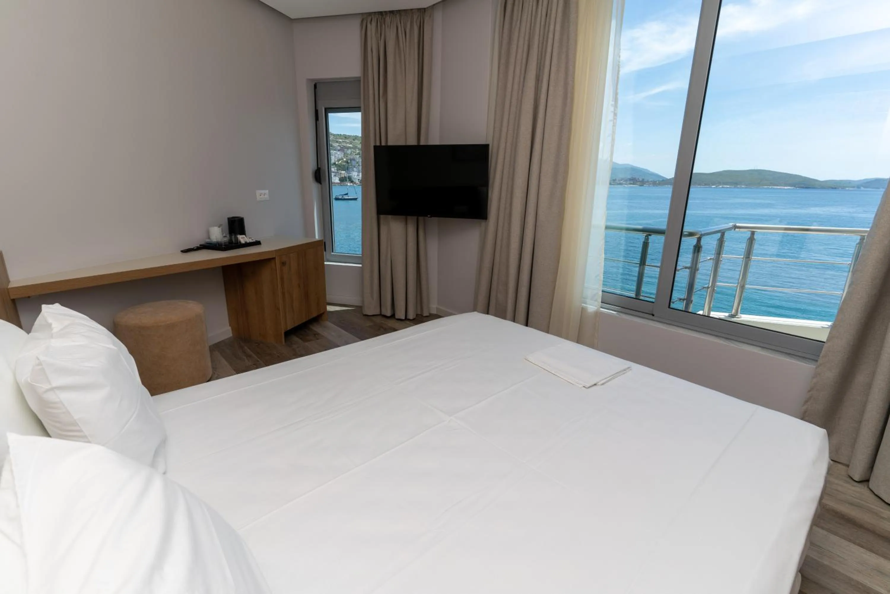 Photo of the whole room, Bed in Titania Hotel