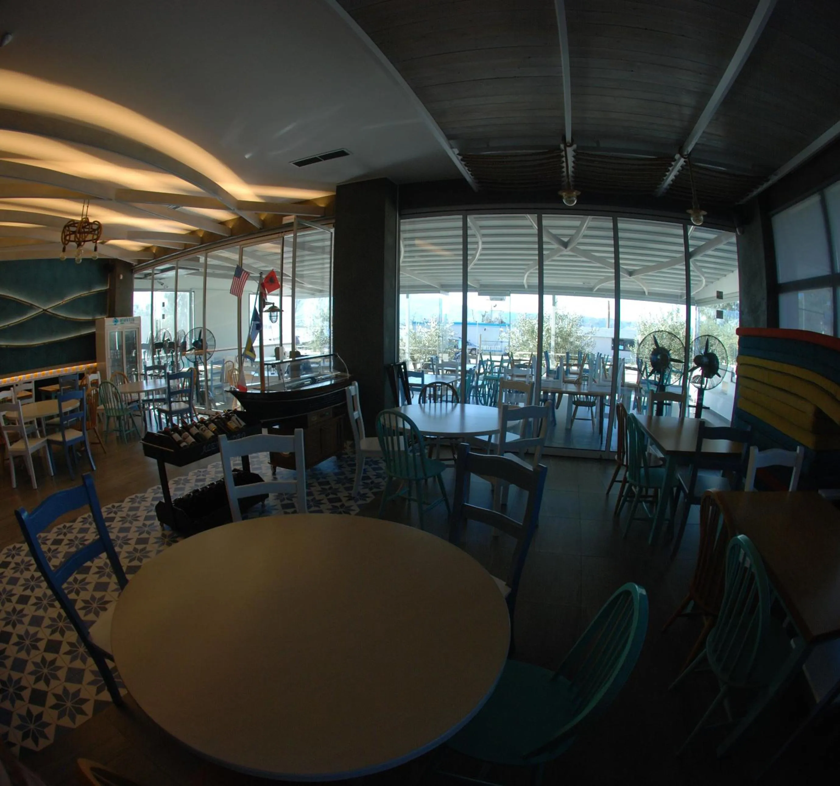 Restaurant/places to eat in Hotel Divers