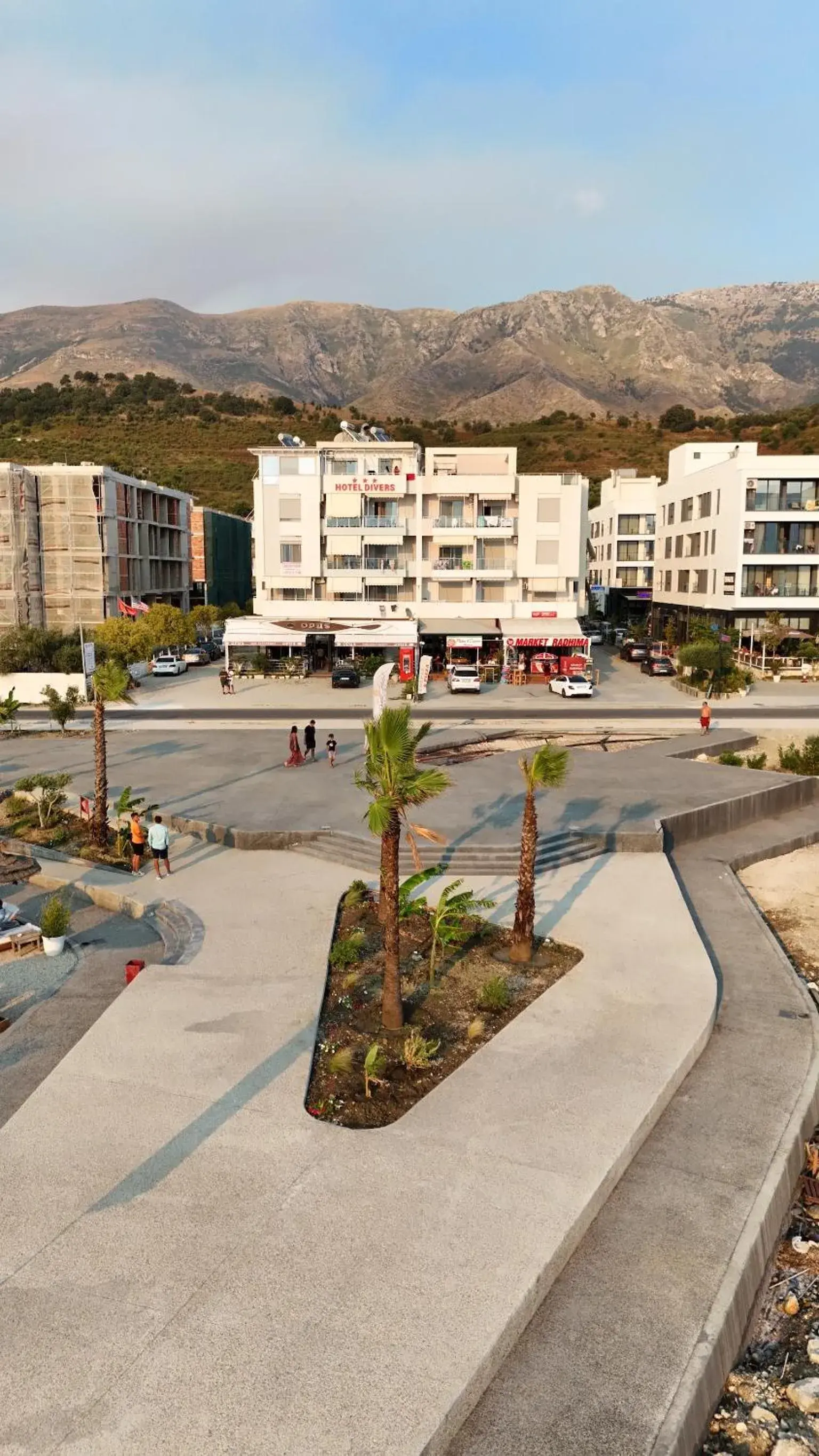 Property building in Hotel Divers Property building in Hotel Divers