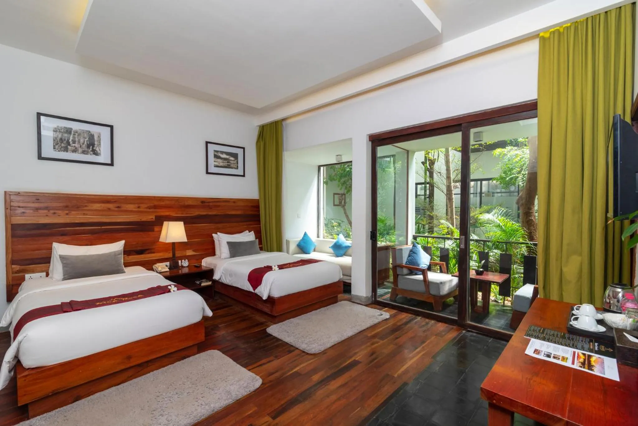 Photo of the whole room, Bed in King Rock Boutique Hotel