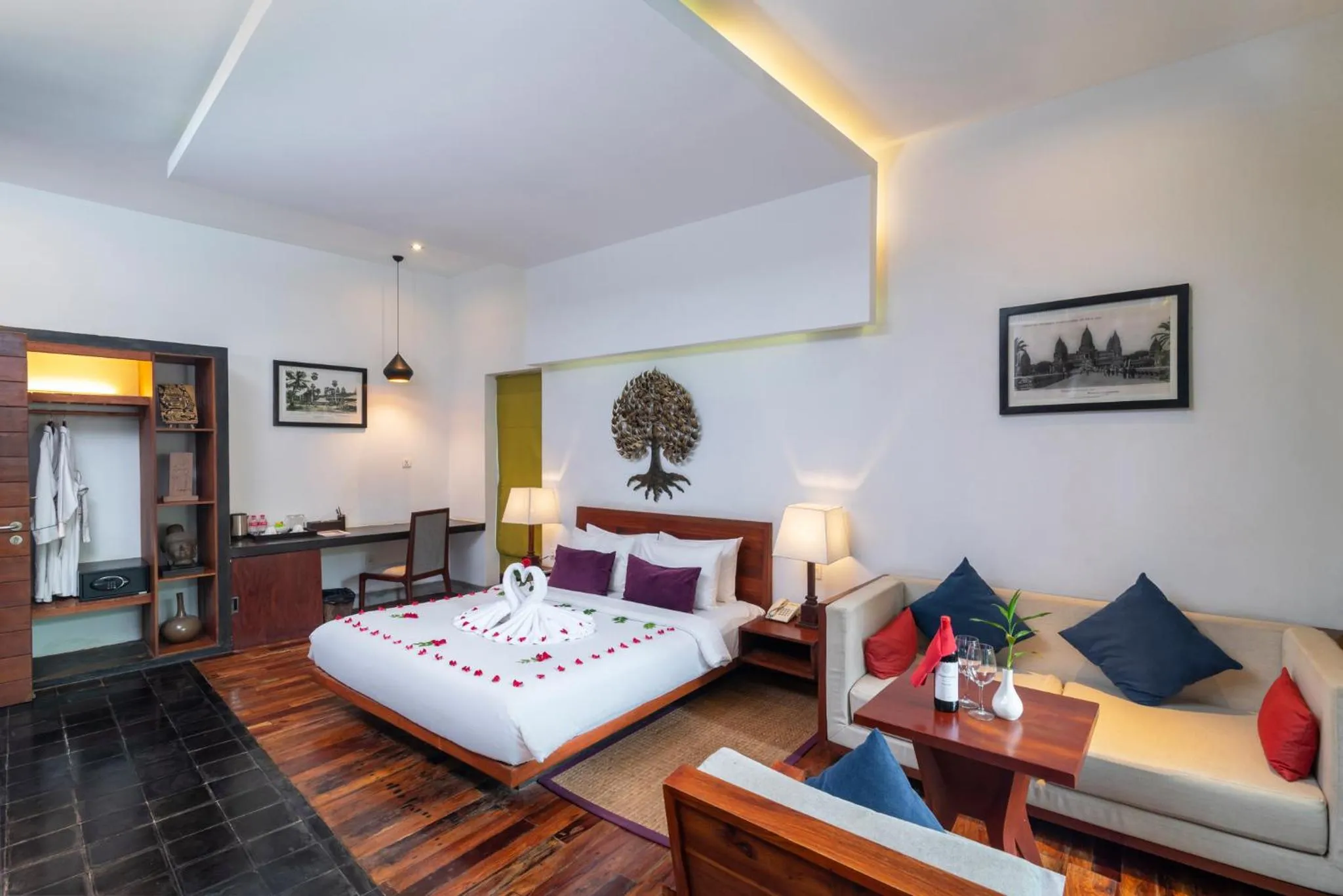 Photo of the whole room, Bed in King Rock Boutique Hotel