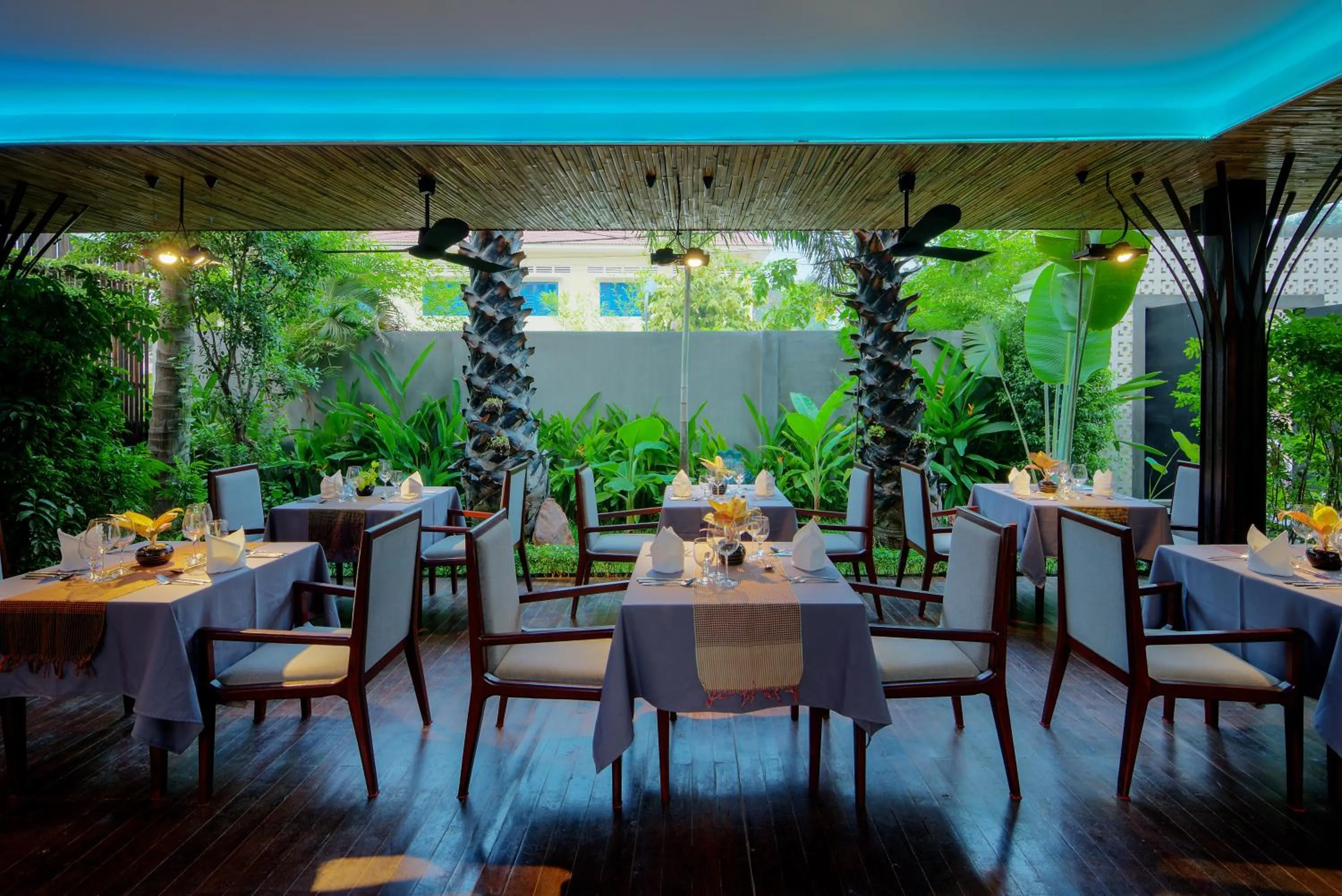 Restaurant/places to eat in King Rock Boutique Hotel