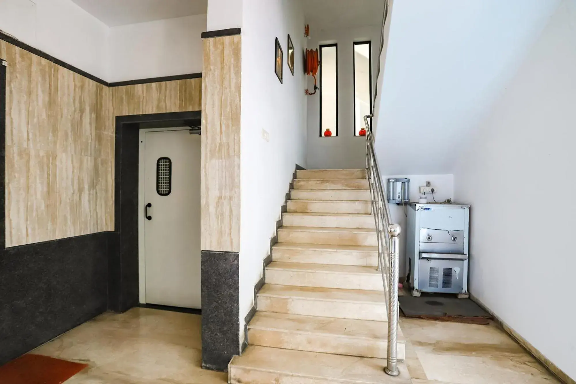 Lobby or reception in FabHotel Archanil Apartment - Sitanagar Cricket Ground Lobby or reception in FabHotel Archanil Apartment - Sitanagar Cricket Ground