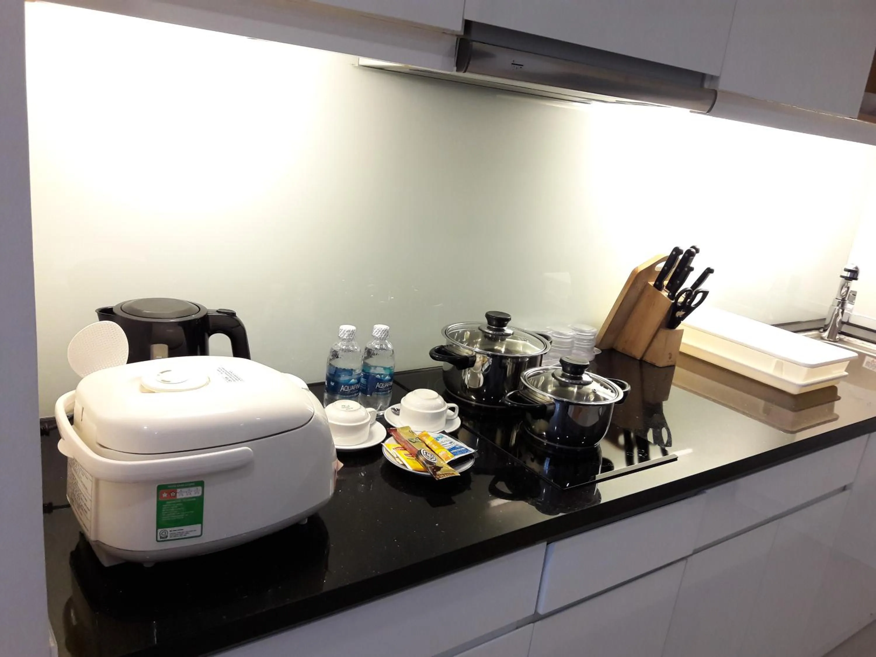 Kitchen or kitchenette in Bluesky Serviced Apartment Airport Plaza