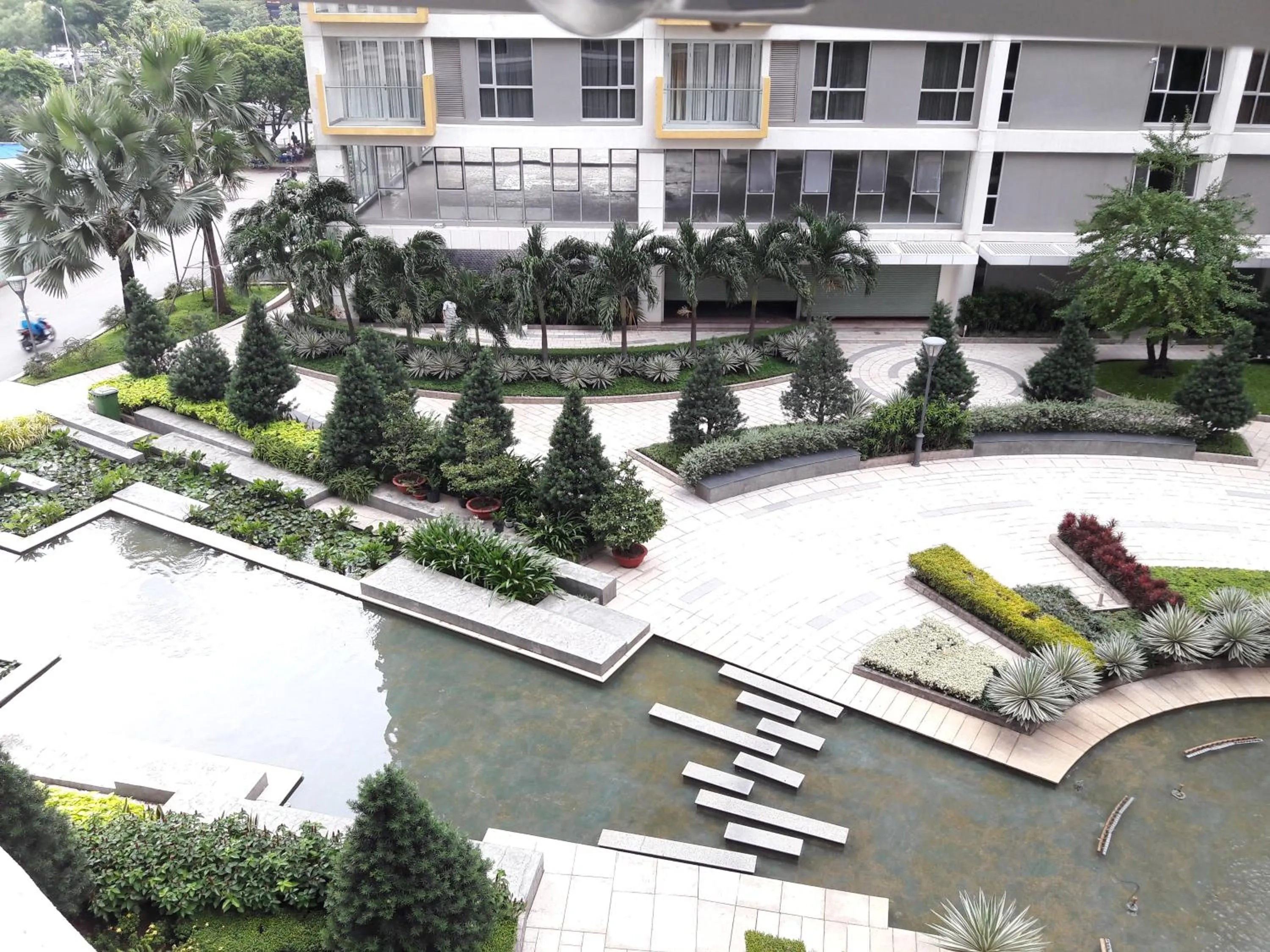 Garden in Bluesky Serviced Apartment Airport Plaza