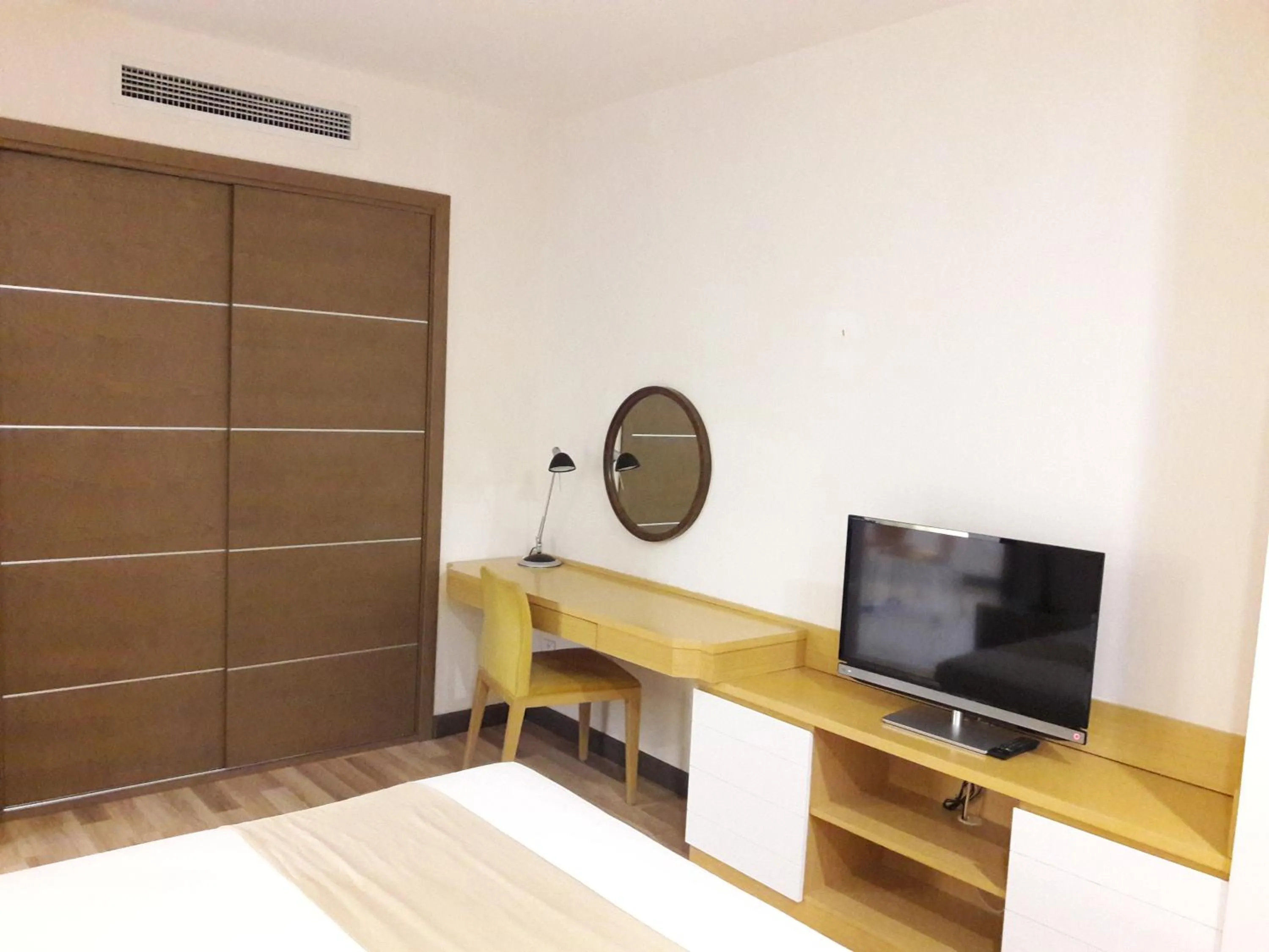 Bed in Bluesky Serviced Apartment Airport Plaza