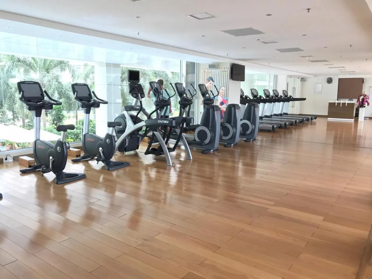Fitness centre/facilities in Bluesky Serviced Apartment Airport Plaza