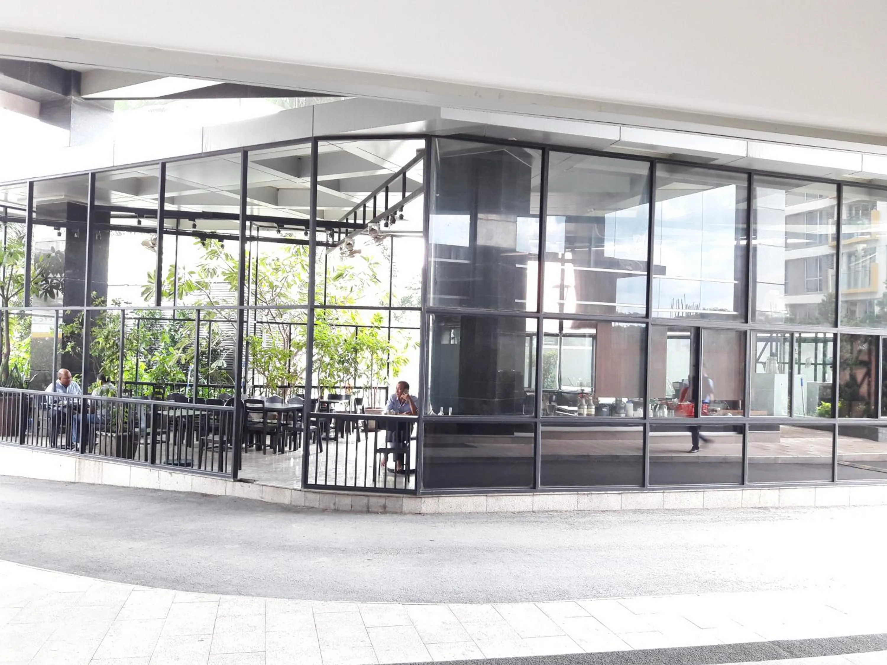 Restaurant/places to eat in Bluesky Serviced Apartment Airport Plaza