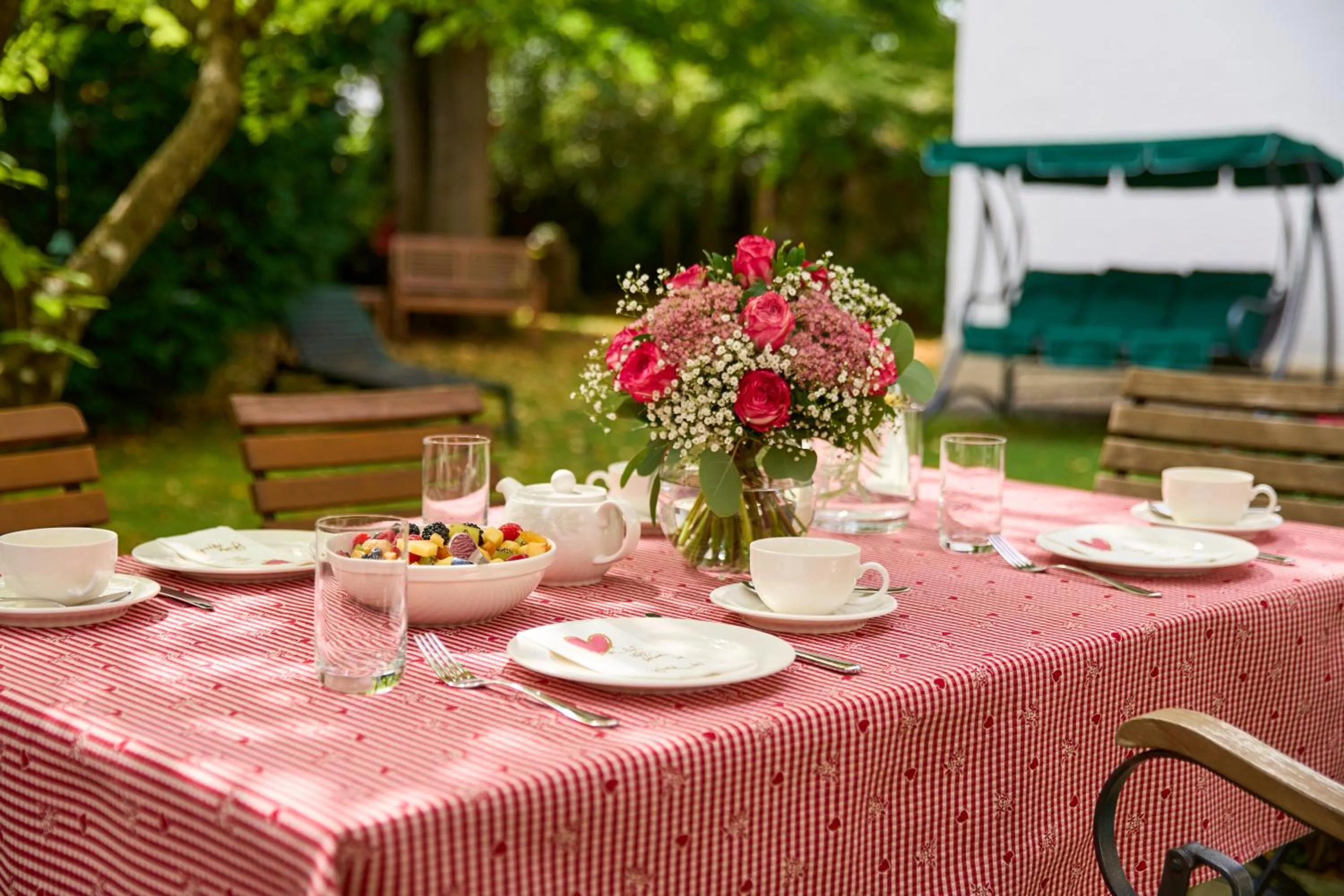 Breakfast in Hotel Alpenhof - ruhige Wohlfühloase zwischen München, dem Fünf-Seenland und den Bergen, in S-Bahnnähe