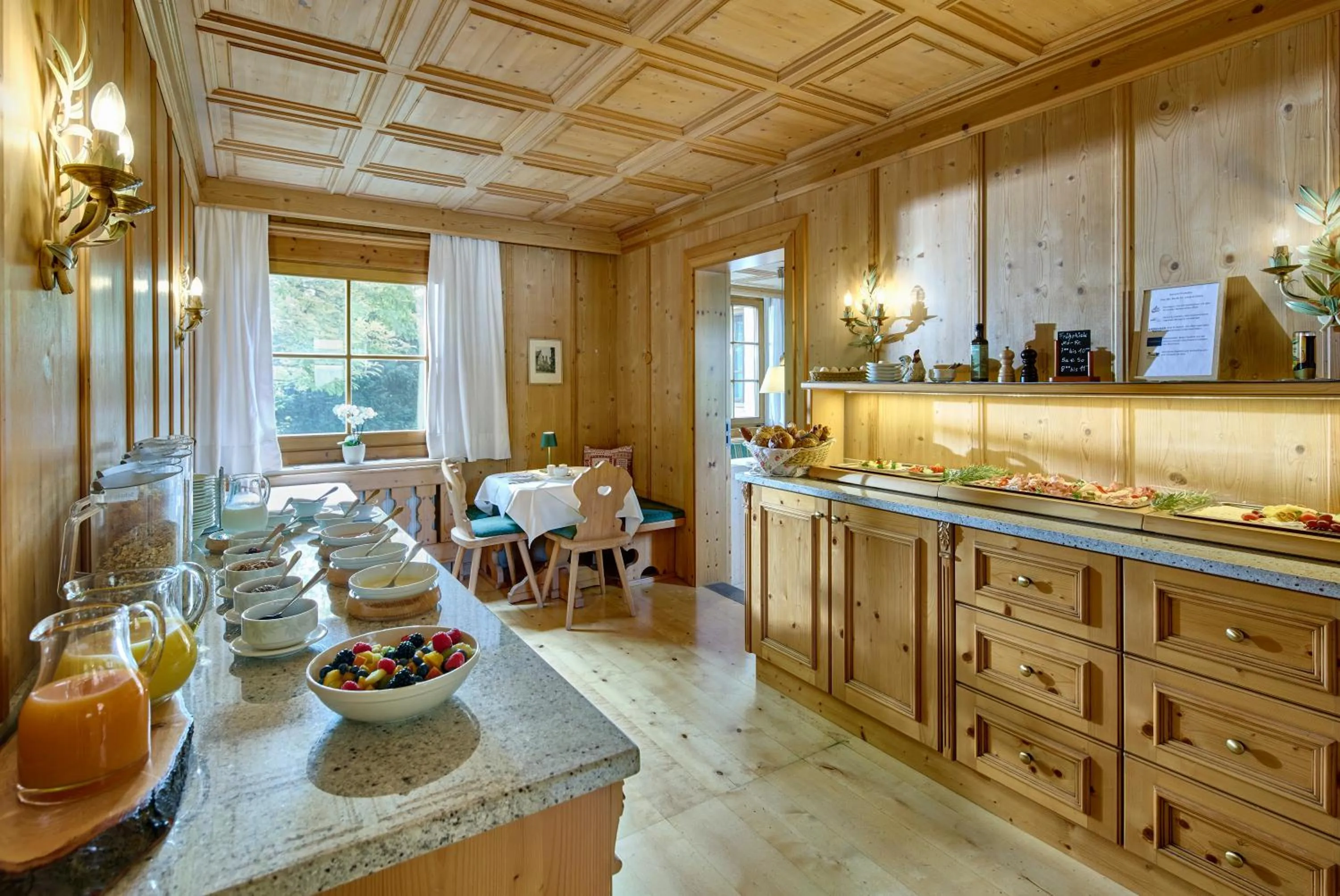 Breakfast in Hotel Alpenhof - ruhige Wohlfühloase zwischen München, dem Fünf-Seenland und den Bergen, in S-Bahnnähe