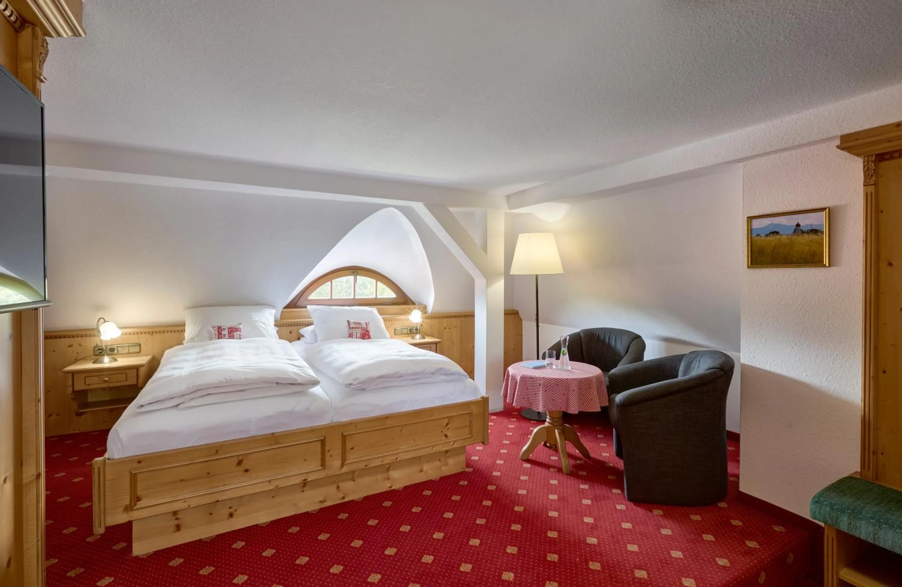 Photo of the whole room, Bed in Hotel Alpenhof - ruhige Wohlfühloase zwischen München, dem Fünf-Seenland und den Bergen, in S-Bahnnähe