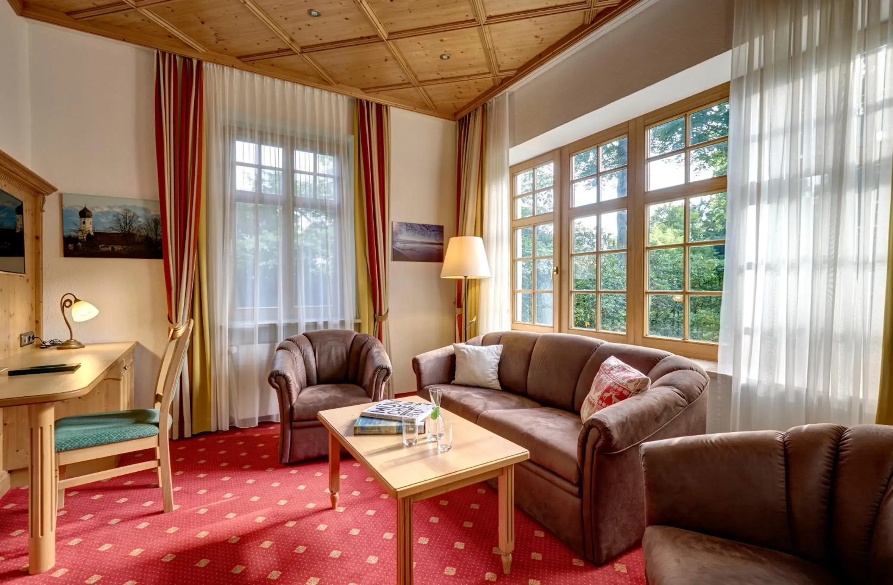 Suite - single occupancy in Hotel Alpenhof - ruhige Wohlfühloase zwischen München, dem Fünf-Seenland und den Bergen, in S-Bahnnähe Suite - single occupancy in Hotel Alpenhof - ruhige Wohlfühloase zwischen München, dem Fünf-Seenland und den Bergen, in S-Bahnnähe