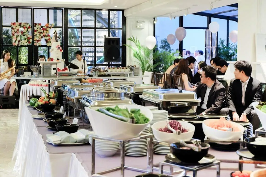 Restaurant/places to eat in Hotel Once Bangkok