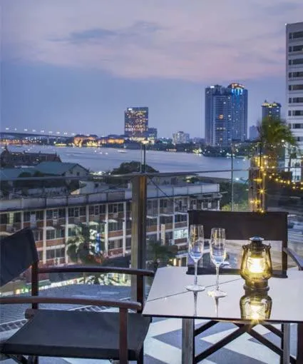 Restaurant/places to eat in Hotel Once Bangkok