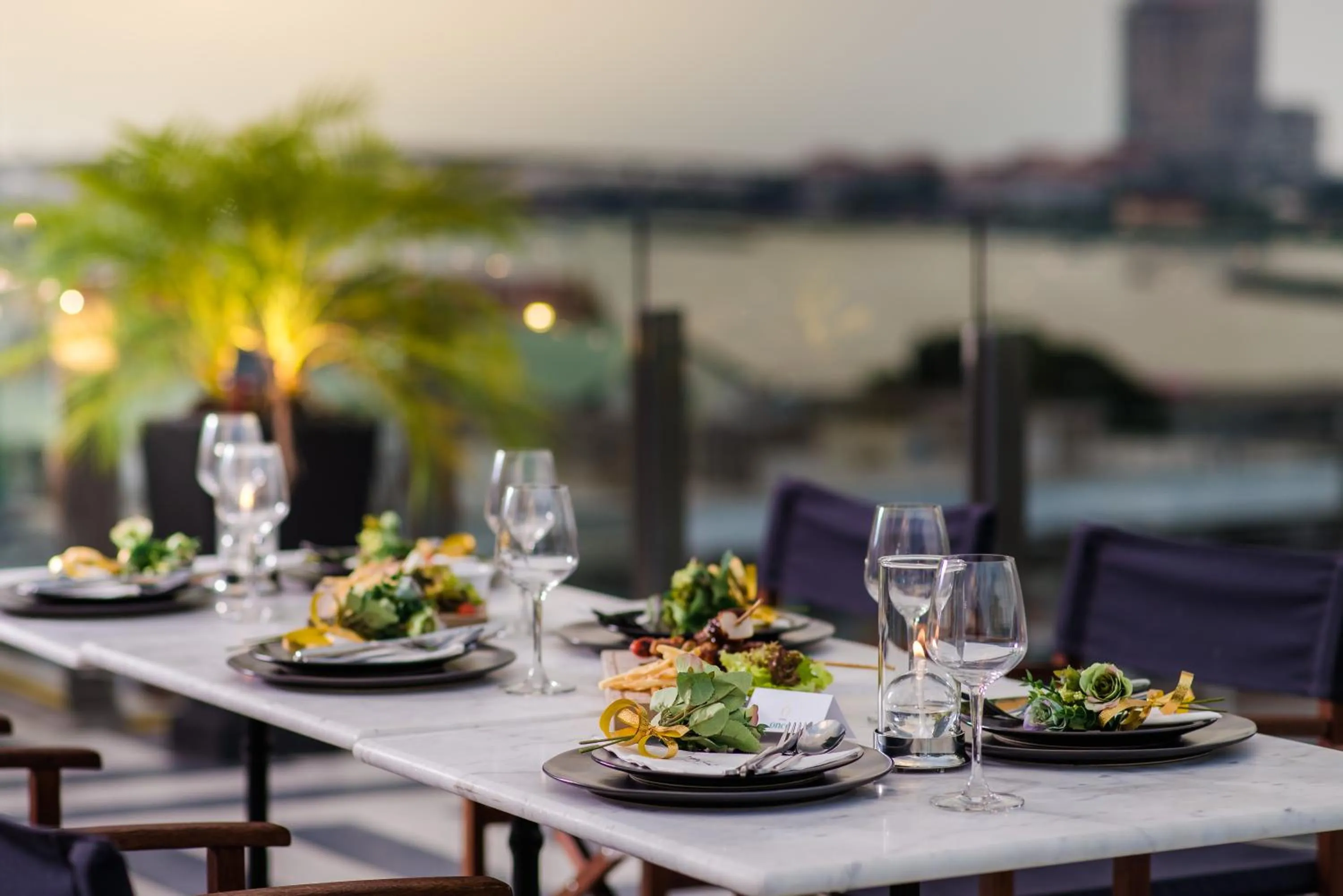 Restaurant/places to eat in Hotel Once Bangkok