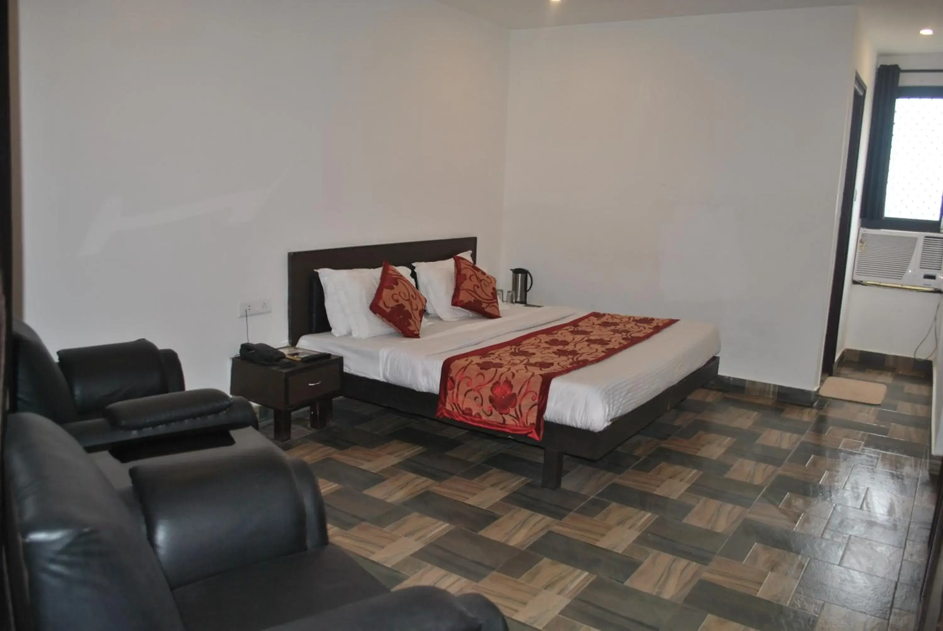 Bedroom, Bed in Hotel Maha Luxmi Palace Bedroom, Bed in Hotel Maha Luxmi Palace