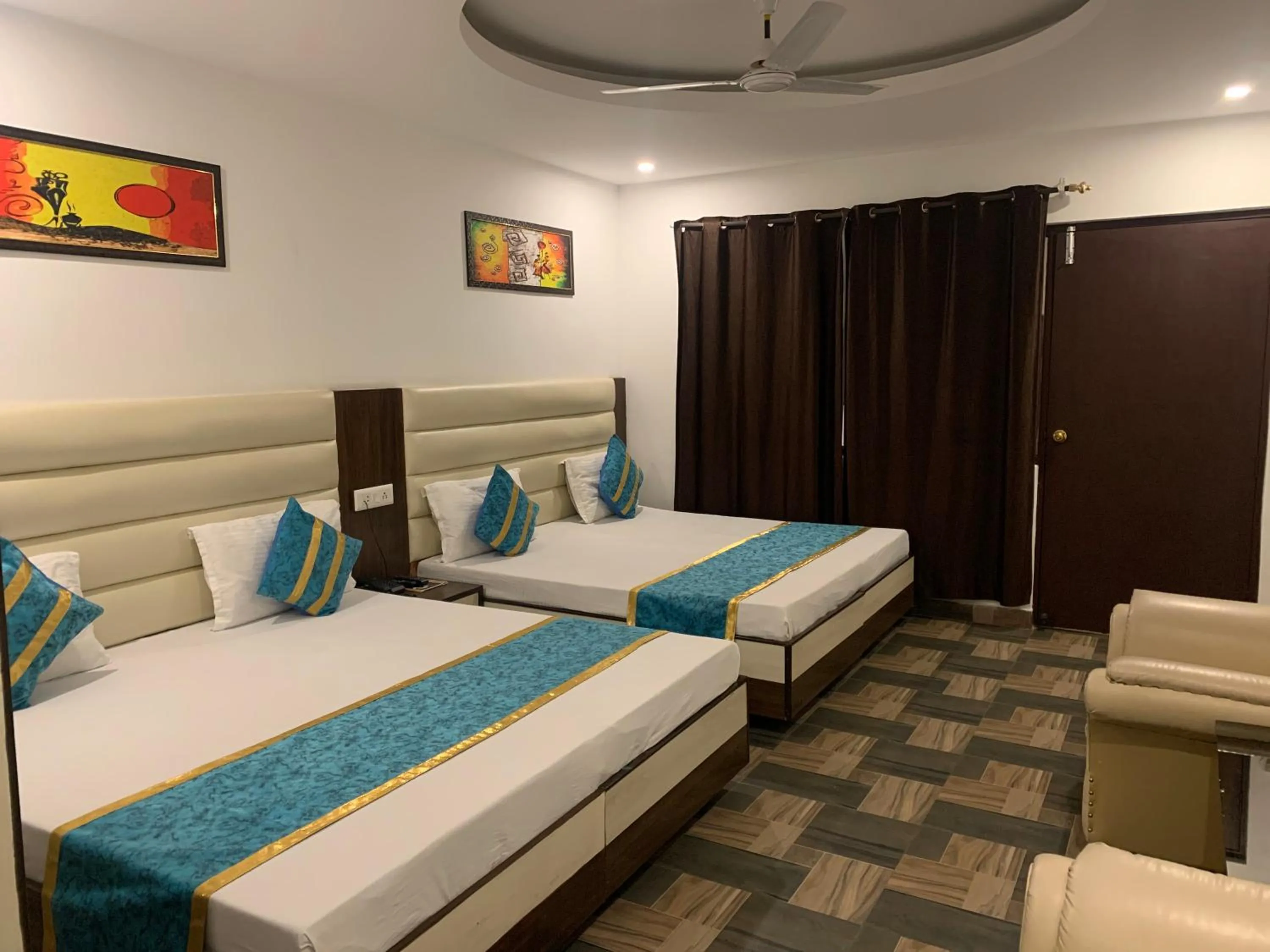 Photo of the whole room, Bed in Hotel Maha Luxmi Palace