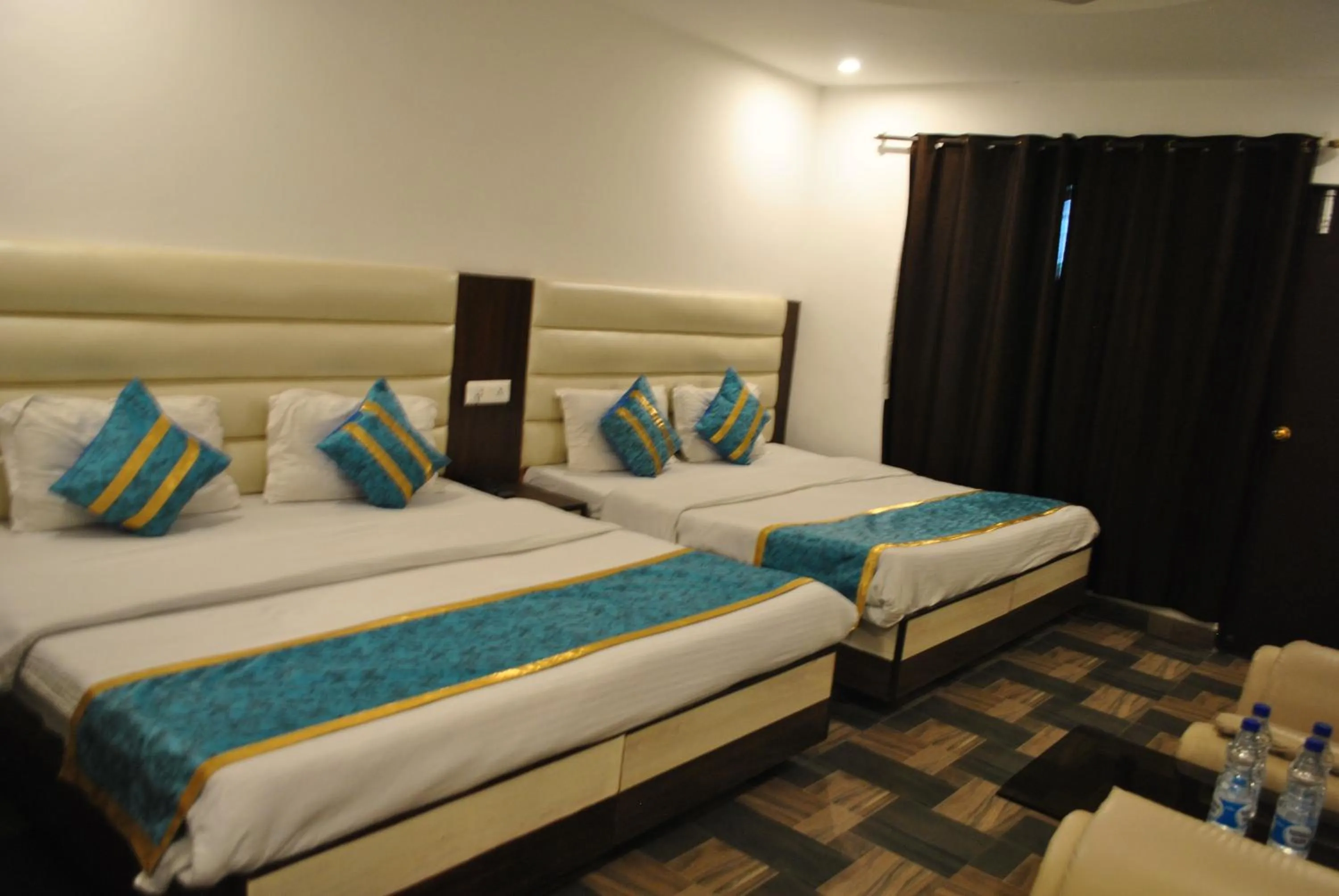 Photo of the whole room, Bed in Hotel Maha Luxmi Palace