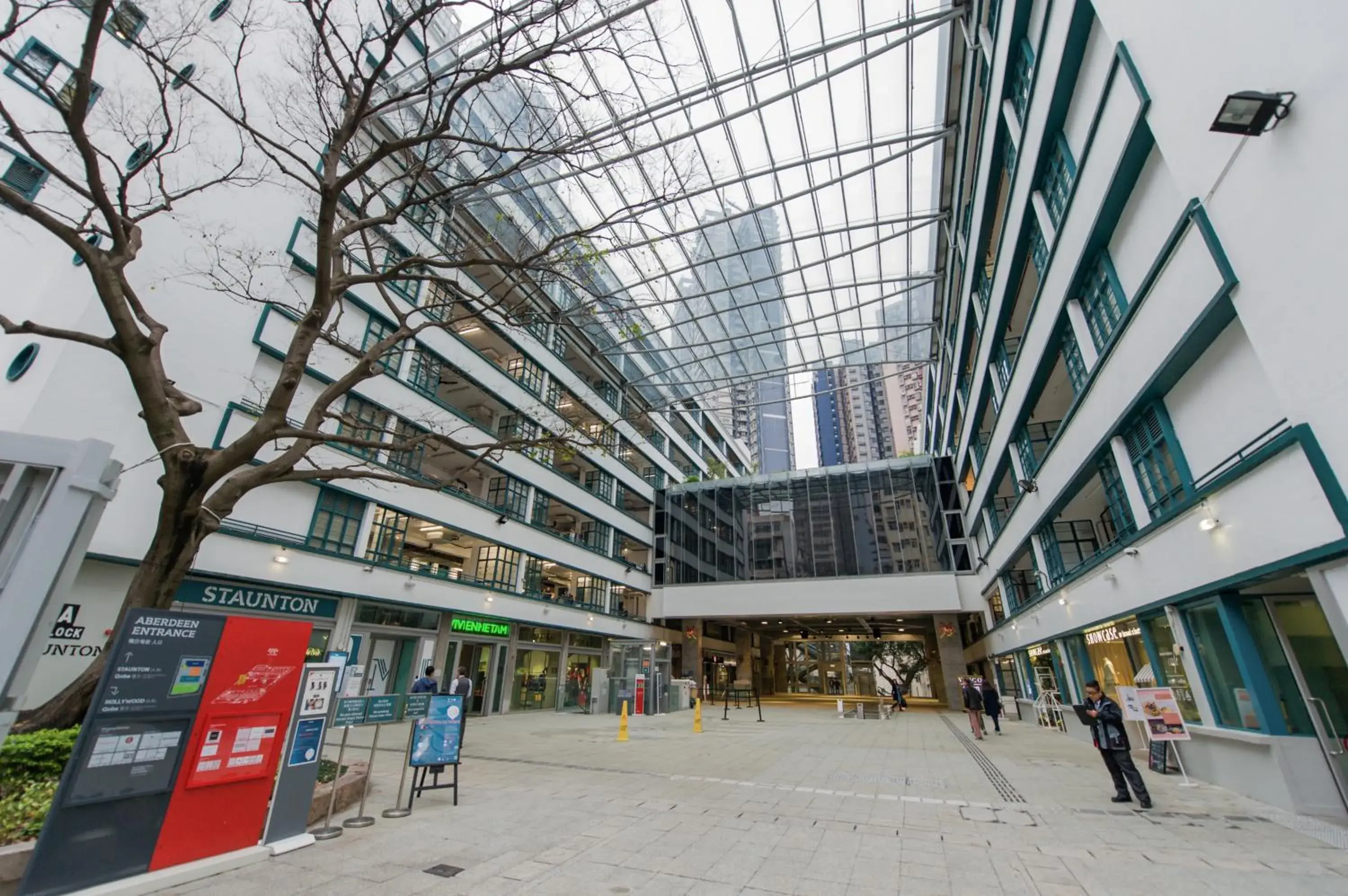 Facade/entrance in Hotel Madera Hollywood Facade/entrance in Hotel Madera Hollywood