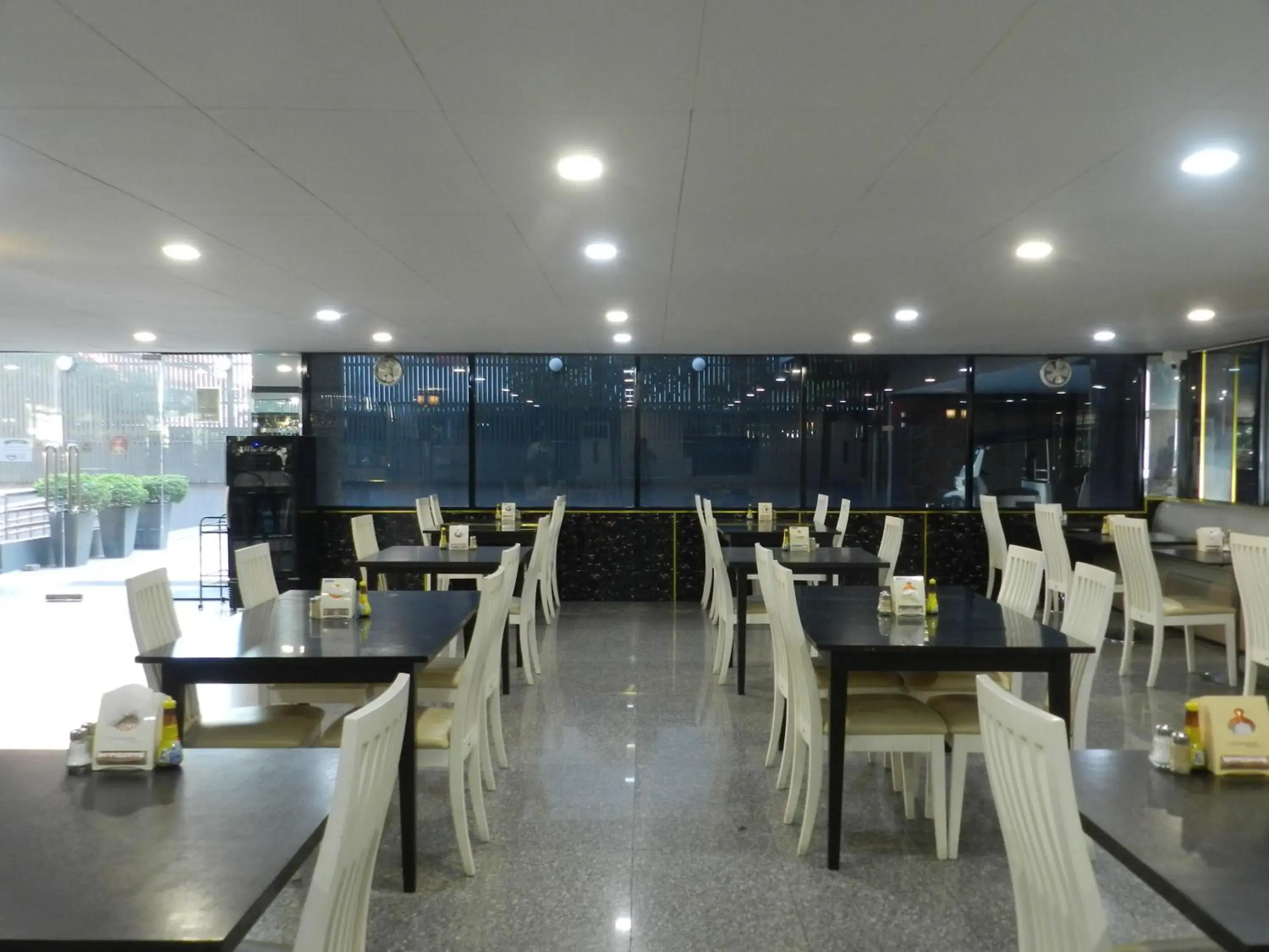 Restaurant/places to eat in Nanatai Suites Restaurant/places to eat in Nanatai Suites