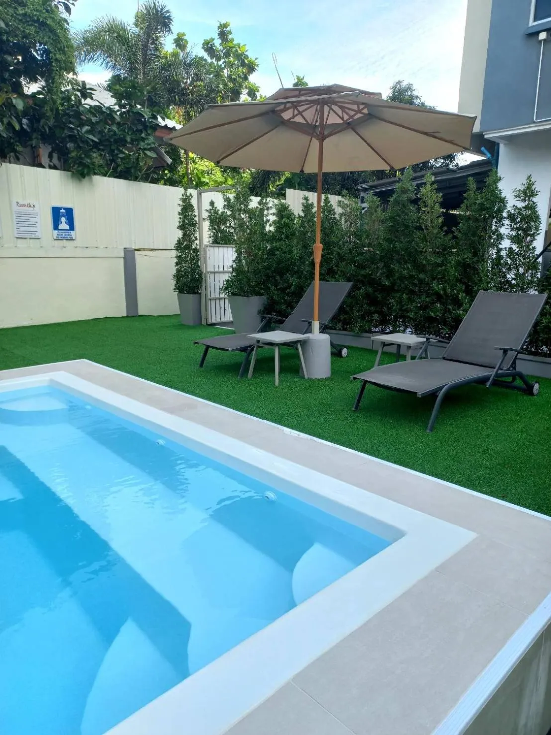 Swimming pool in Ruenthip Pattaya