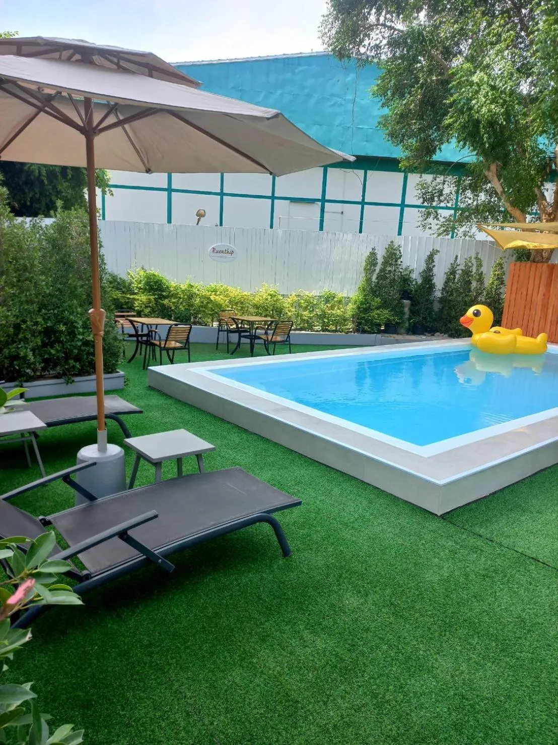 Swimming pool in Ruenthip Pattaya