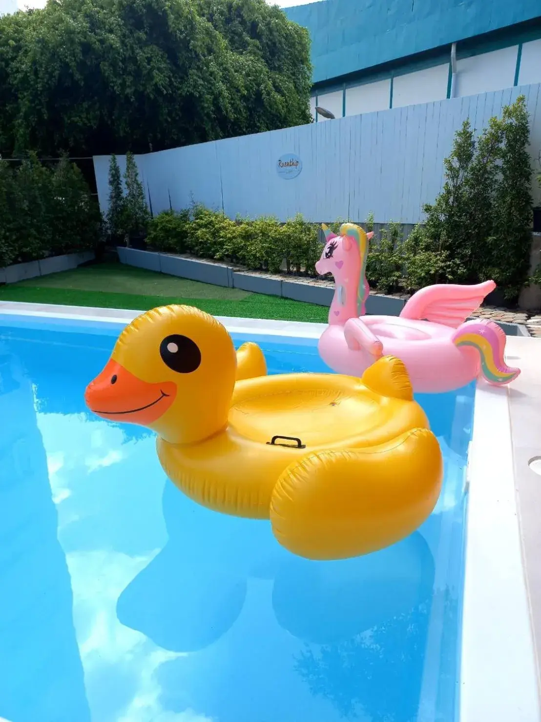 Swimming pool in Ruenthip Pattaya Swimming pool in Ruenthip Pattaya