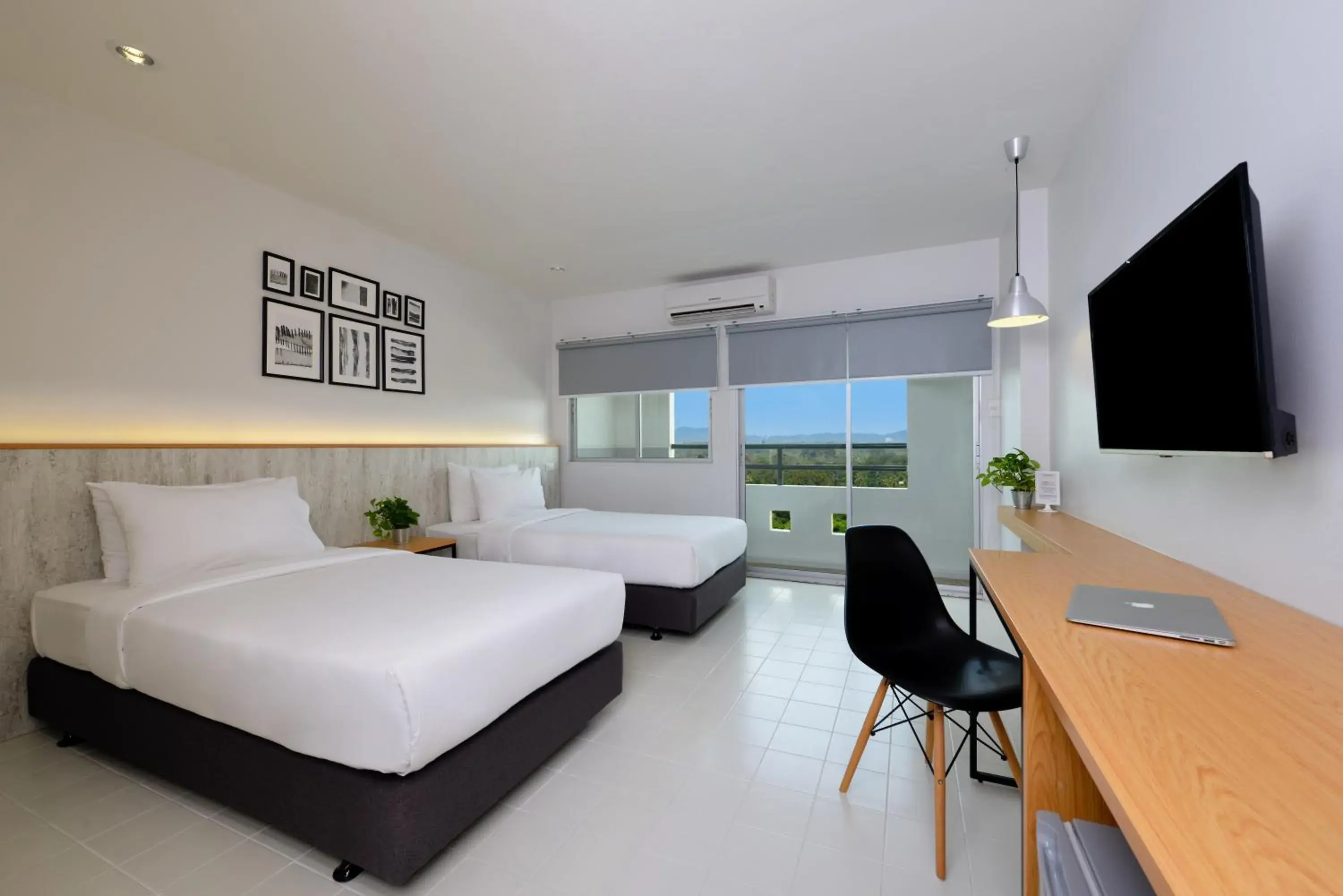 Deluxe Twin Room with Sea View in Ruenthip Pattaya Deluxe Twin Room with Sea View in Ruenthip Pattaya