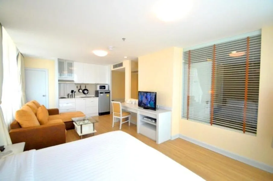 Photo of the whole room in The City Hotel Sriracha by BBH Japan