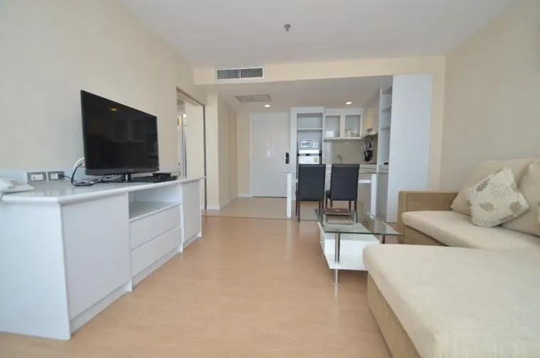 Communal lounge/ TV room in The City Hotel Sriracha by BBH Japan