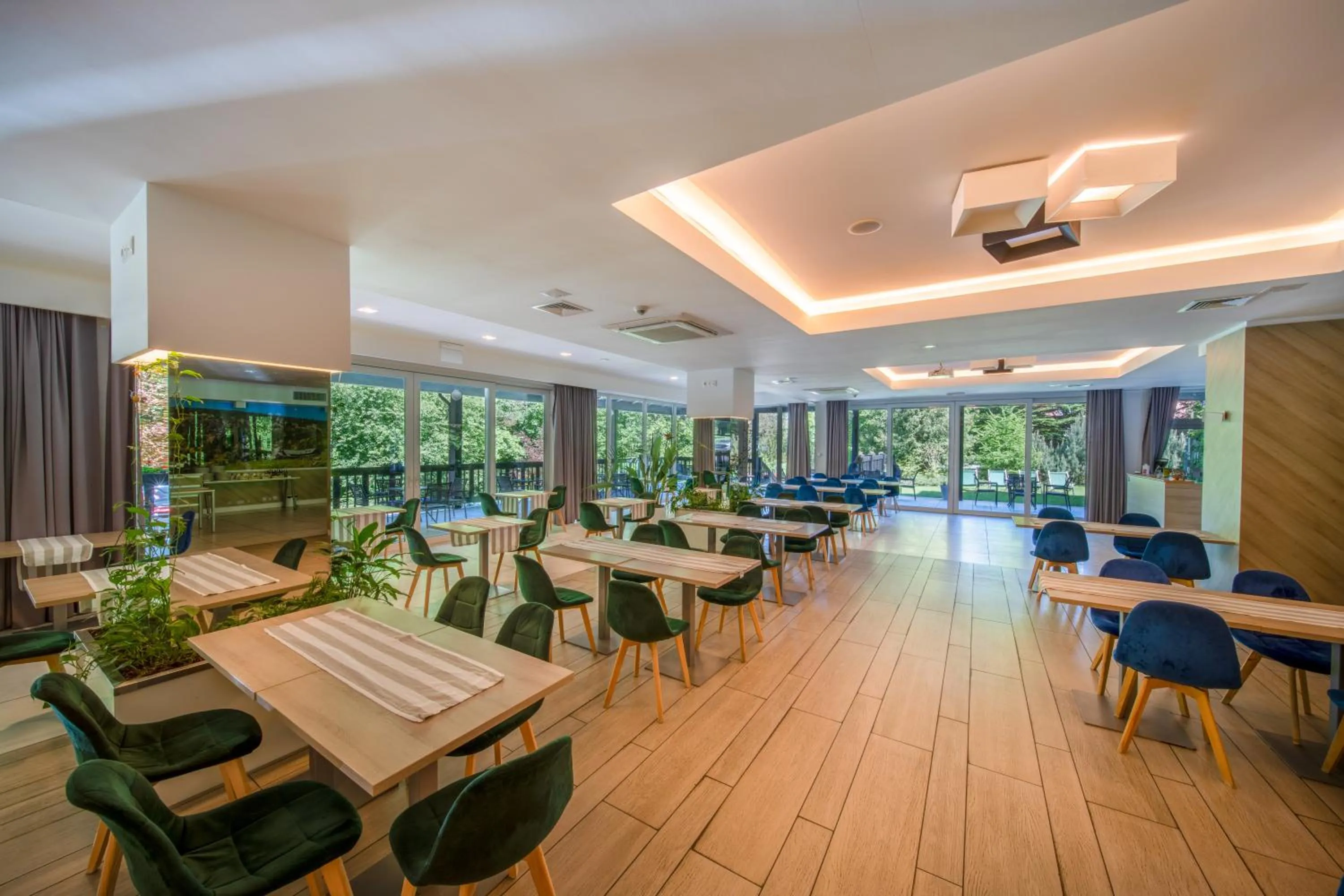 Restaurant/places to eat in Medical Sensus