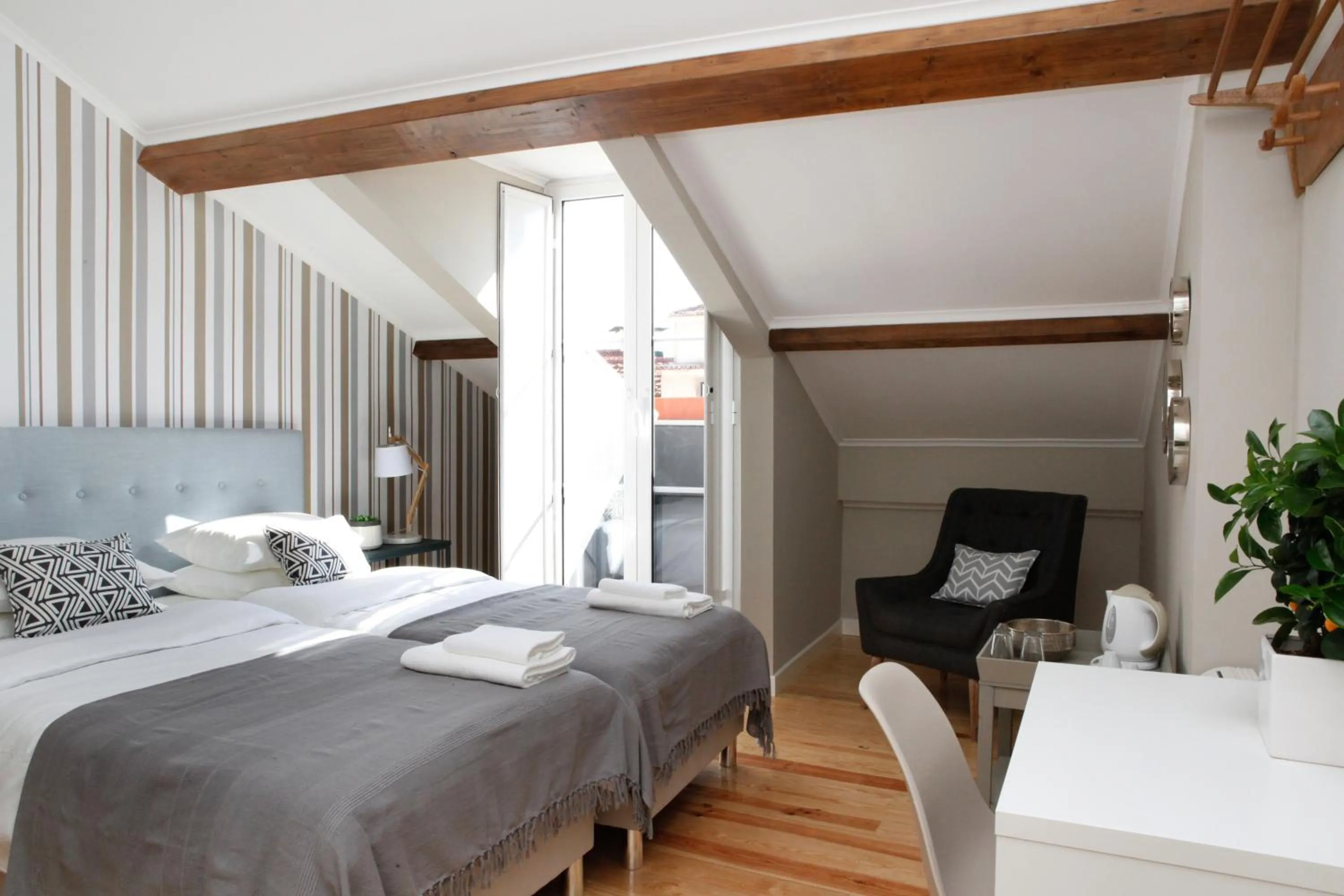 Bedroom, Bed in Flores Guest House