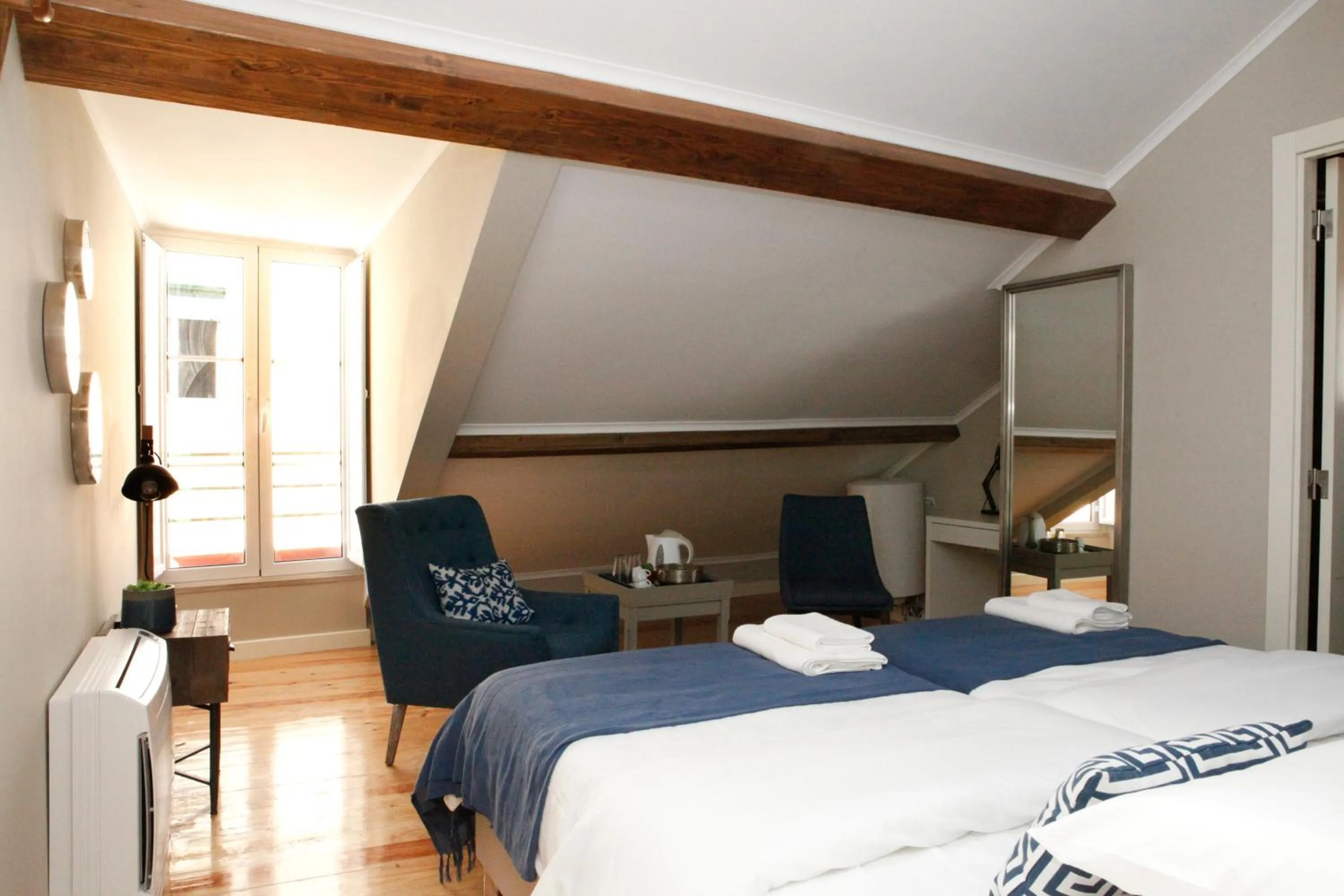 Bedroom, Bed in Flores Guest House