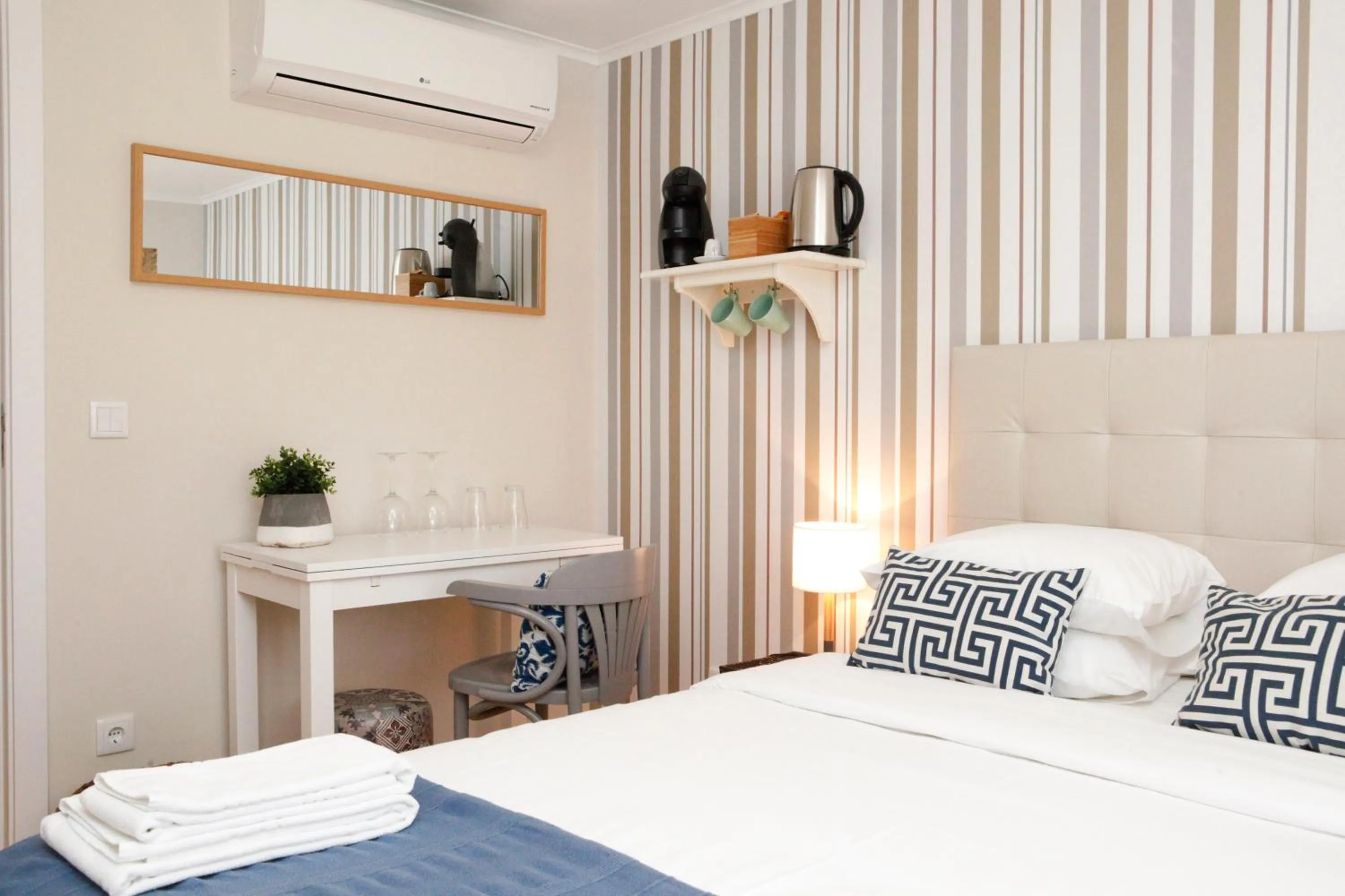 Decorative detail, Bed in Flores Guest House