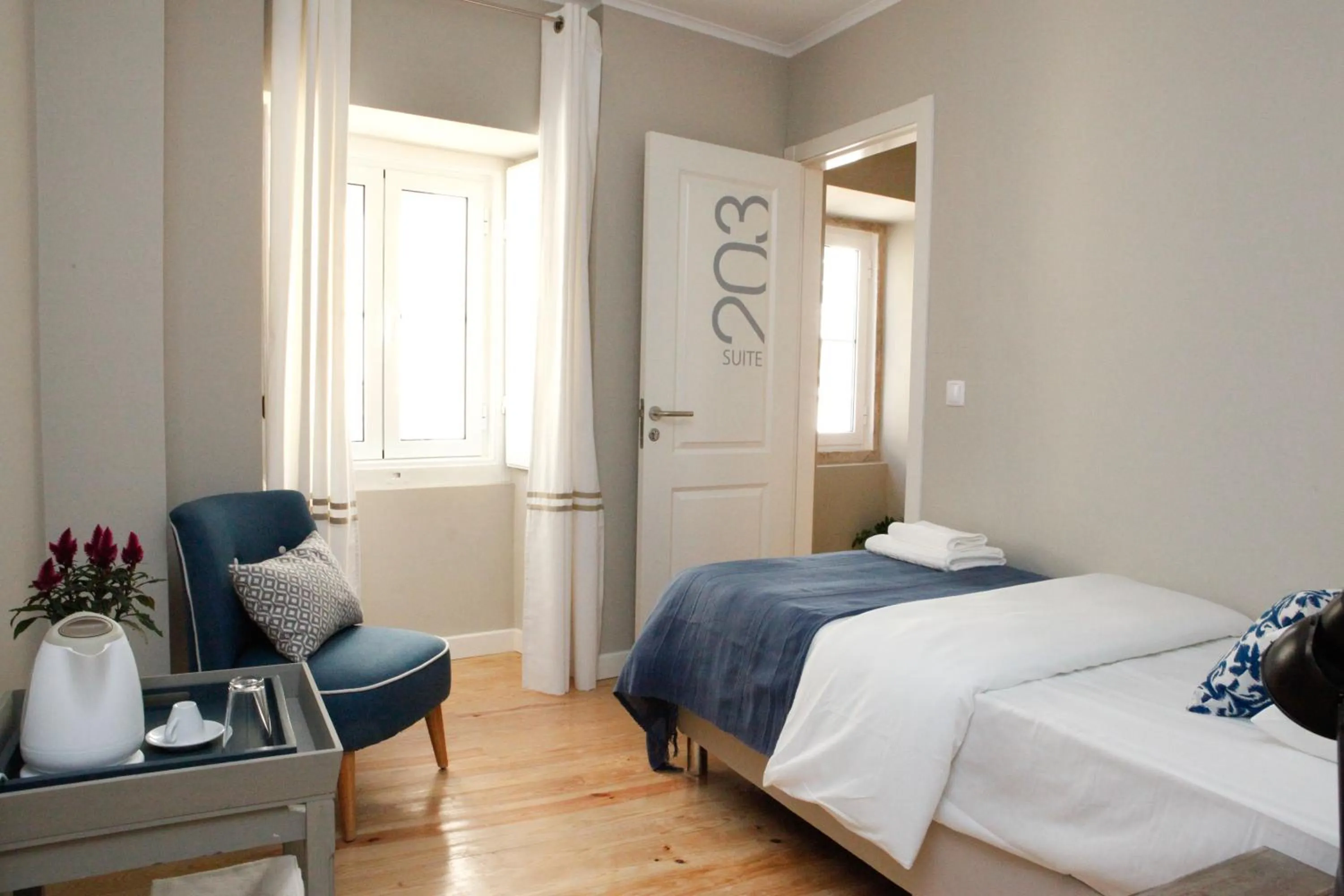 Photo of the whole room, Bed in Flores Guest House