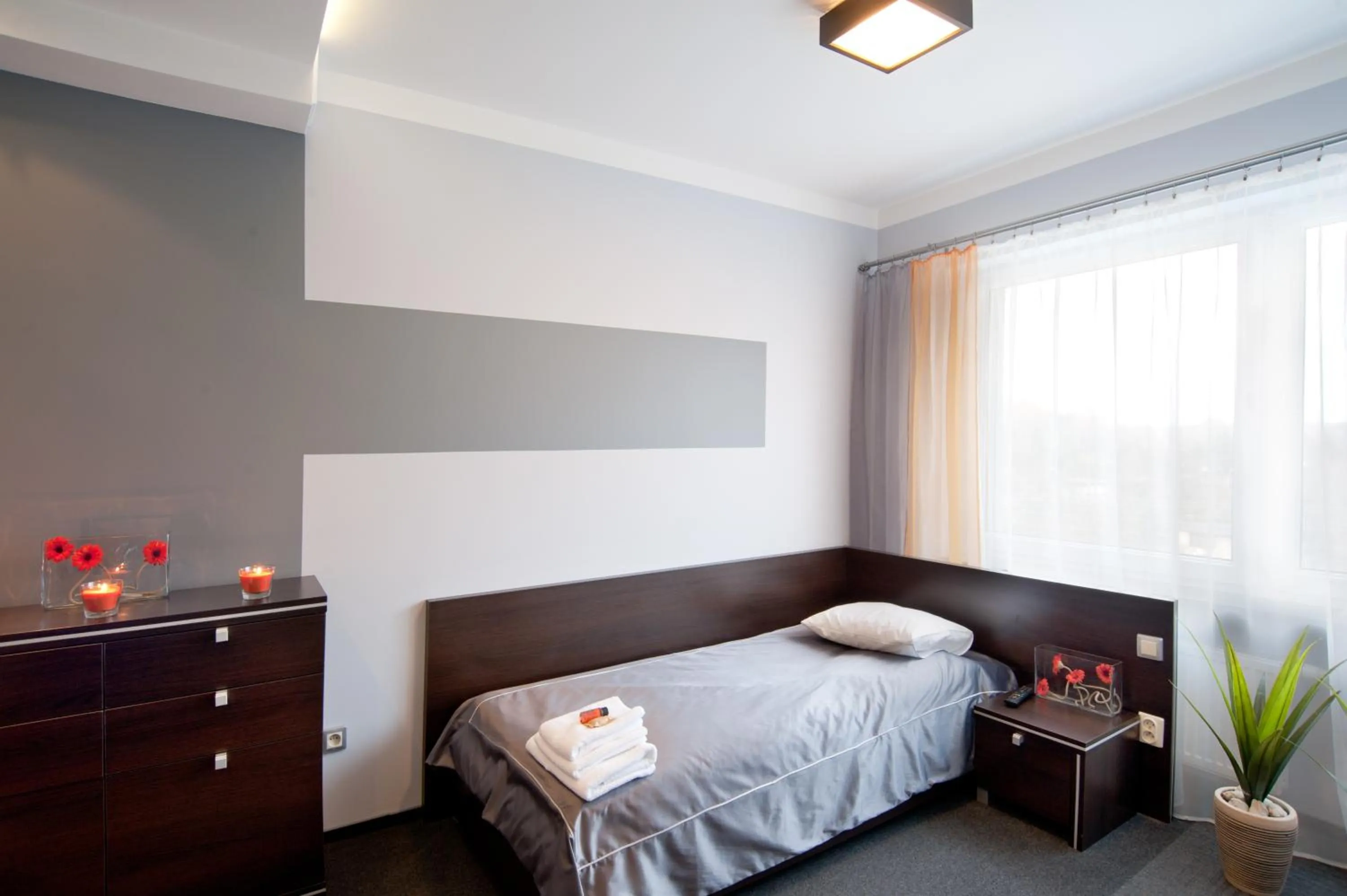 Photo of the whole room, Bed in Młoda Europa