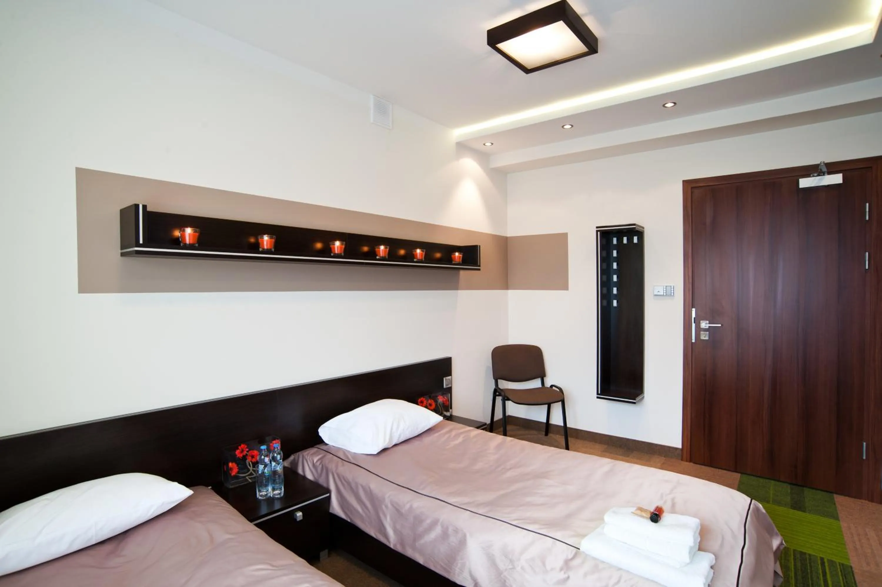 Photo of the whole room, Bed in Młoda Europa