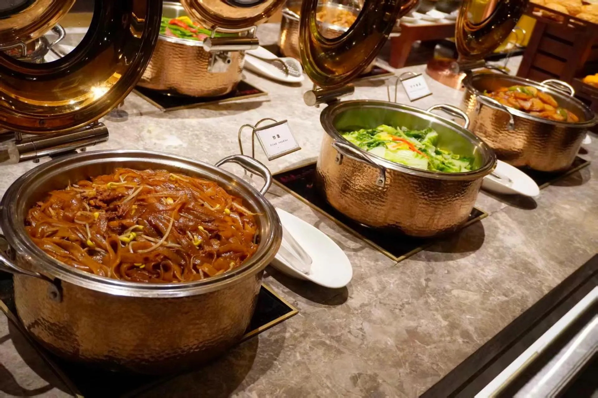 Buffet breakfast in Mai Xinge Boutique Hotel - Free shuttle buses are provided between PVG Airport and Disneyland