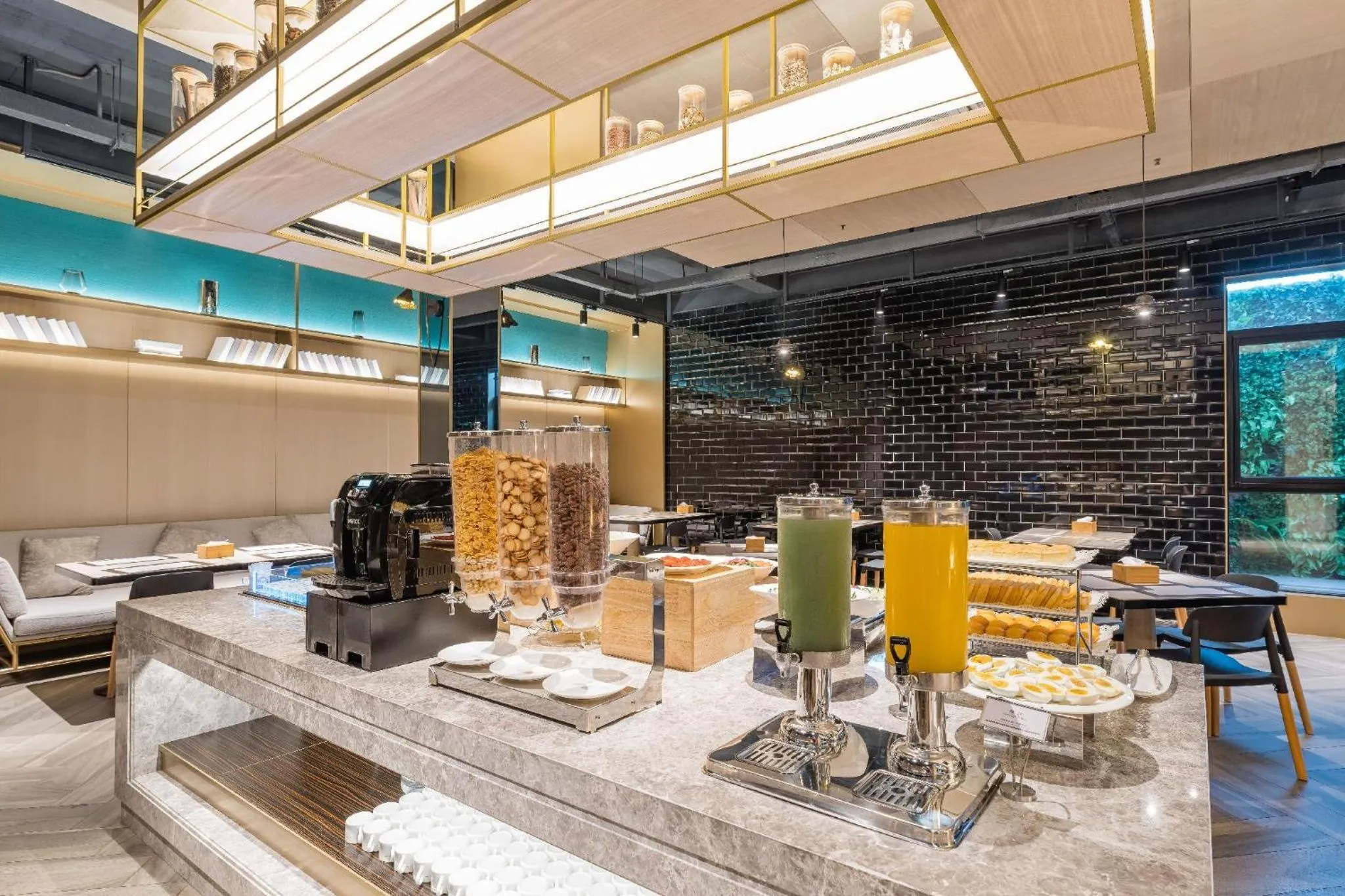 Mai Xinge Boutique Hotel - Free shuttle buses are provided between PVG Airport and Disneyland