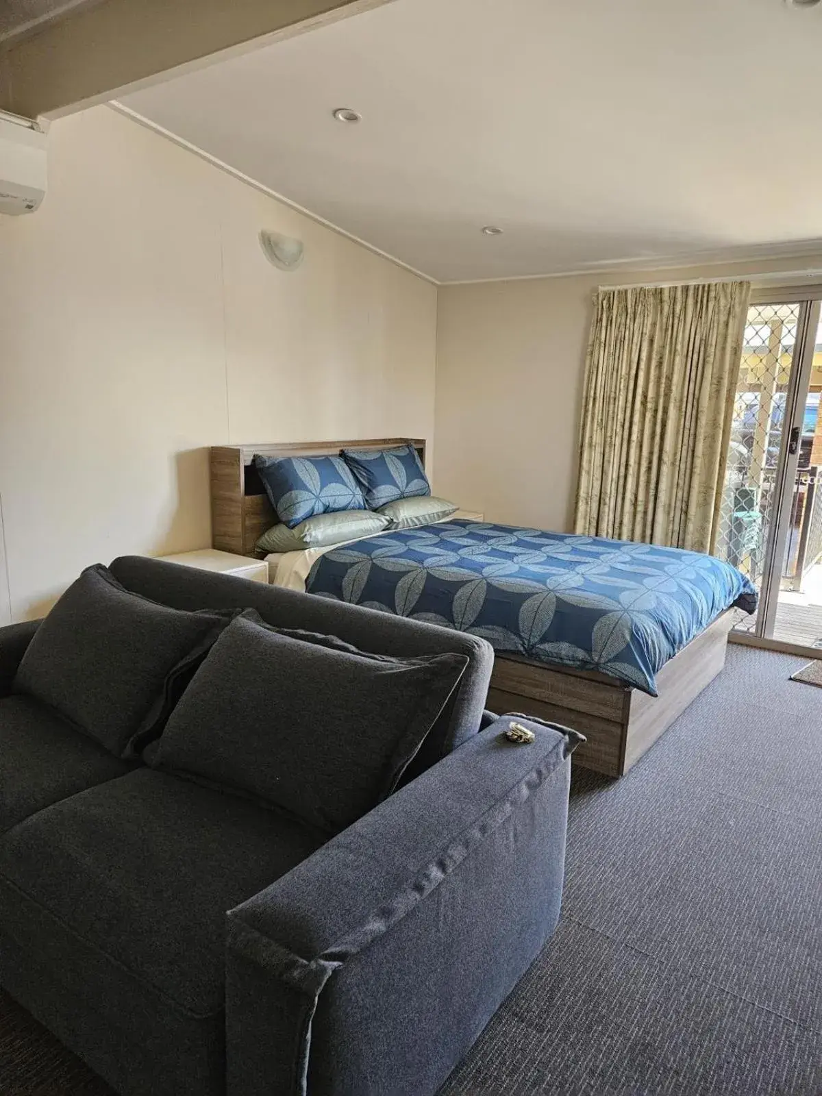 Family Room with Shared Bathroom in Silver Sands Tourist Park Family Room with Shared Bathroom in Silver Sands Tourist Park