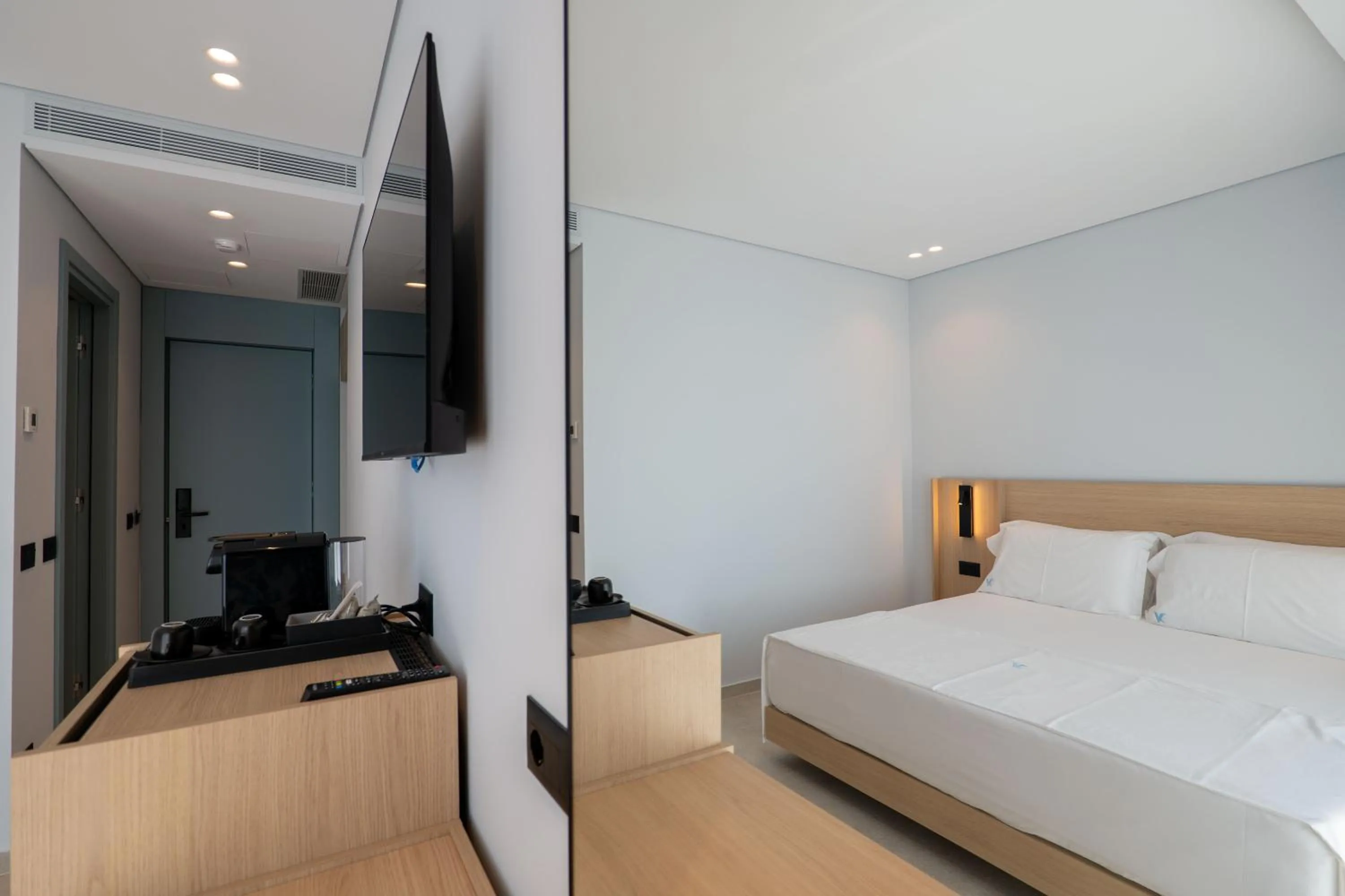 TV and multimedia, Bed in Victoria Boutique Hotel