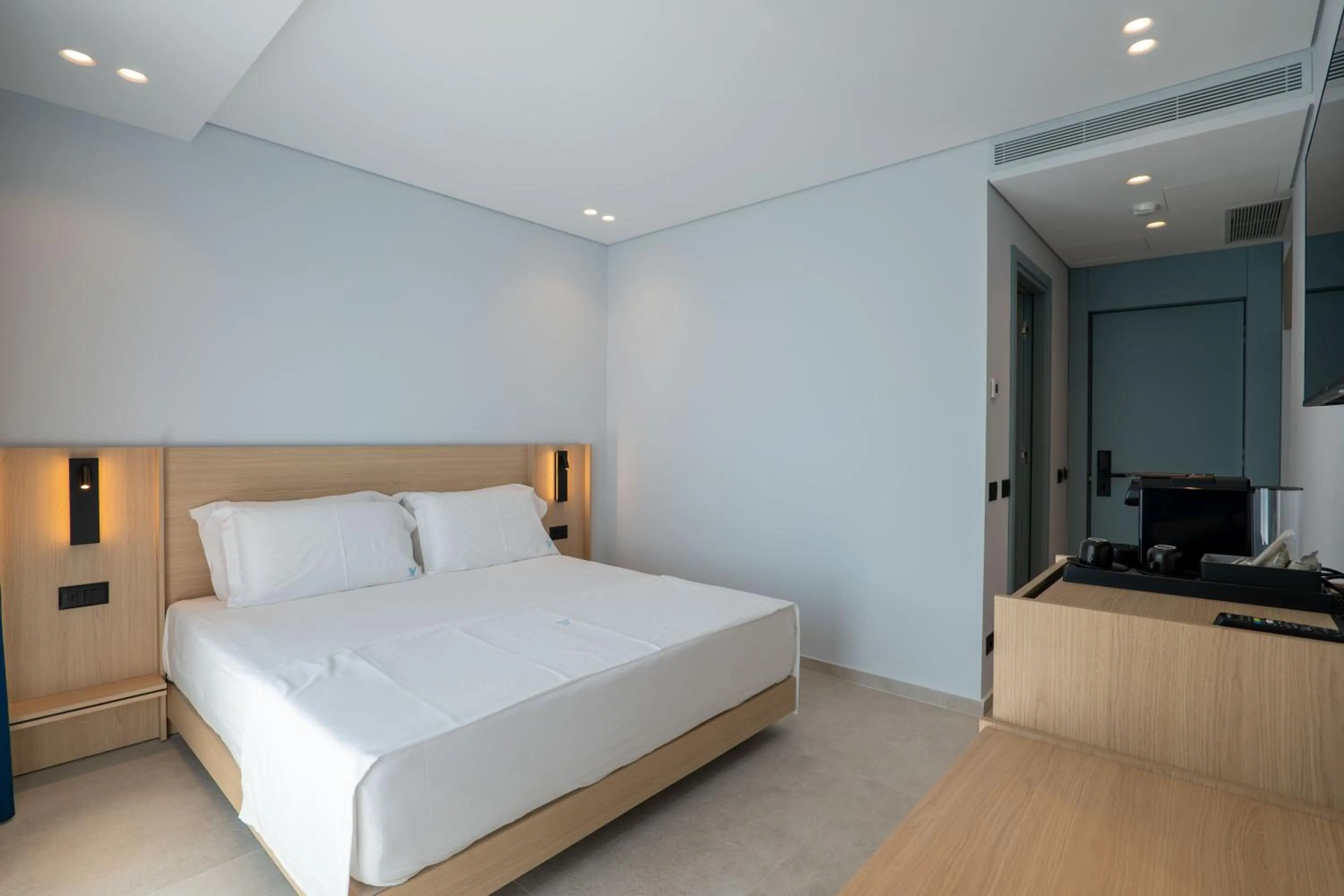 Photo of the whole room, Bed in Victoria Boutique Hotel