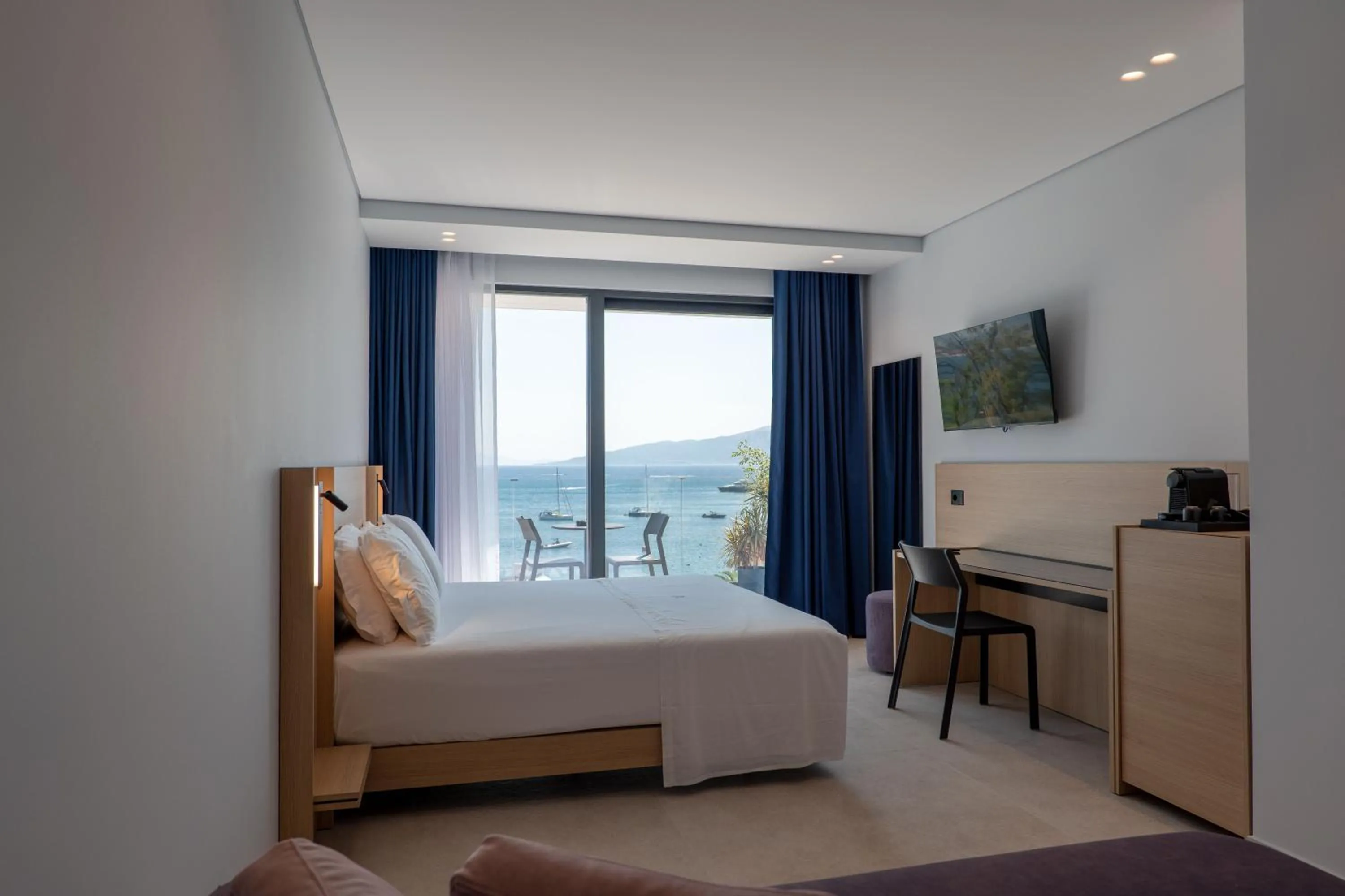 Photo of the whole room, Bed in Victoria Boutique Hotel