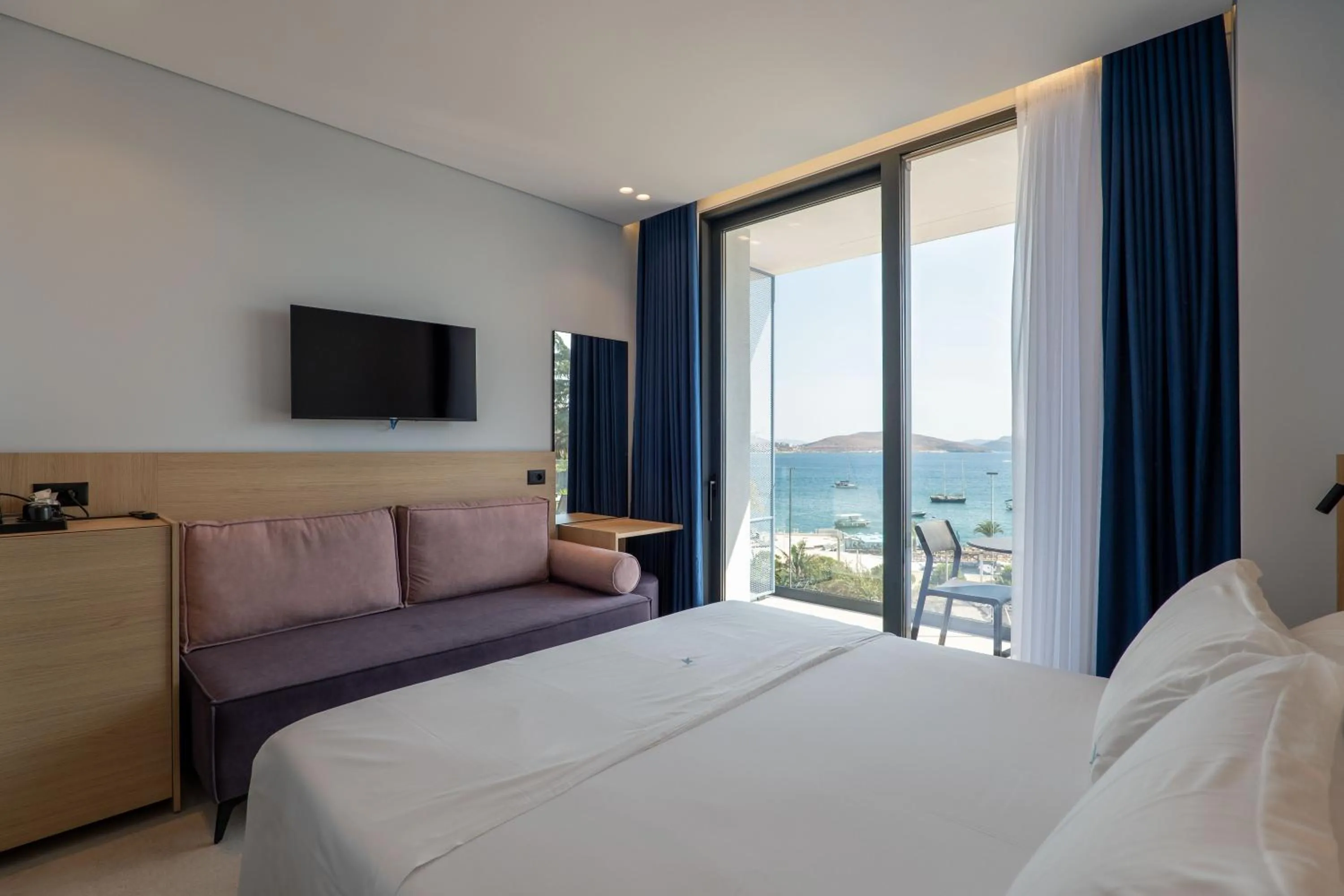 Photo of the whole room, Bed in Victoria Boutique Hotel