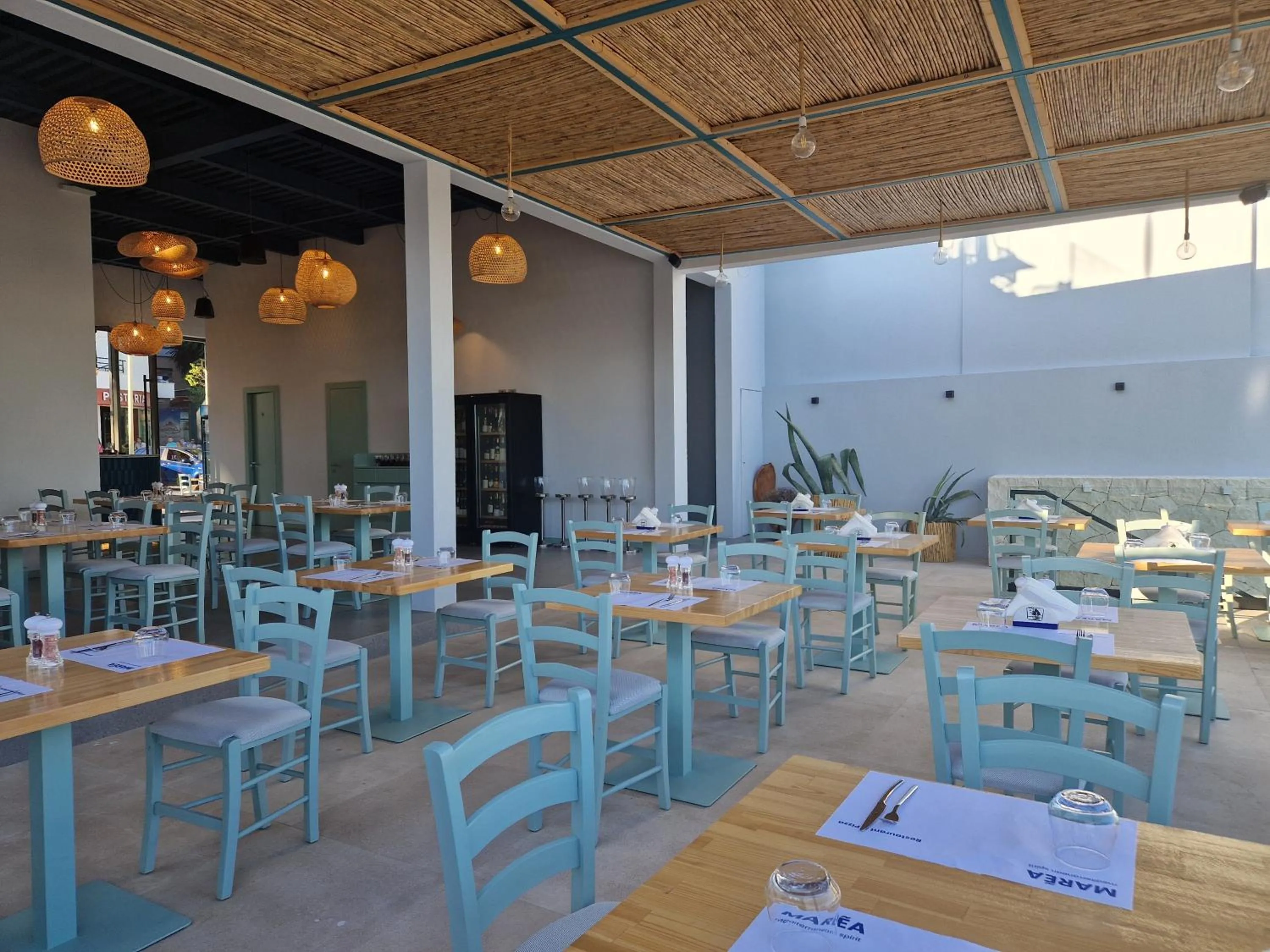 Restaurant/places to eat in Victoria Boutique Hotel